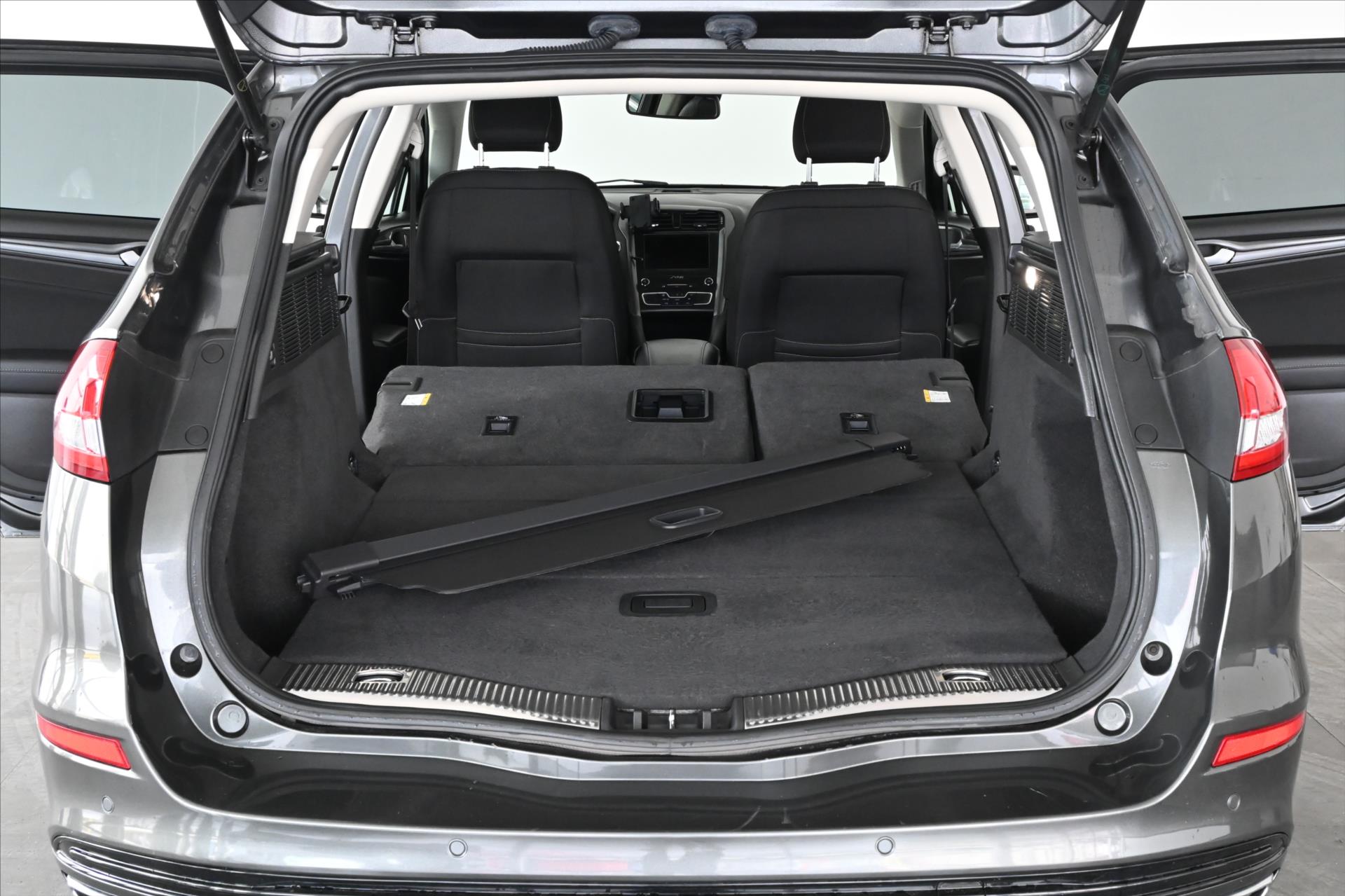 Hlavní fotografie vozu Ford Mondeo 2,0 EcoBlue 140 kW TITANIUM AT8 Záruka až 5 let (7)