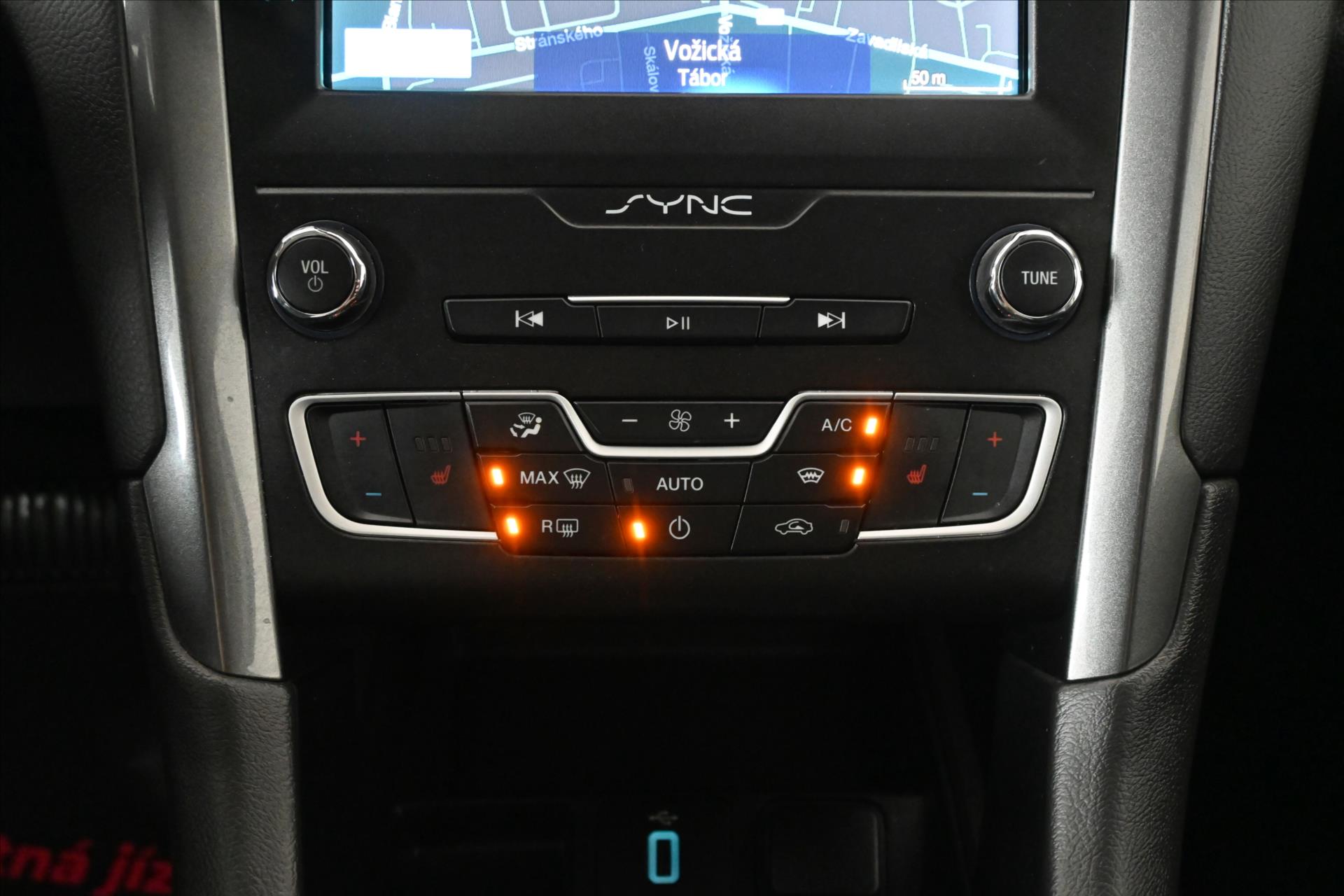 Hlavní fotografie vozu Ford Mondeo 2,0 EcoBlue 140kW TITANIUM AT8 Záruka až 5 let (22)