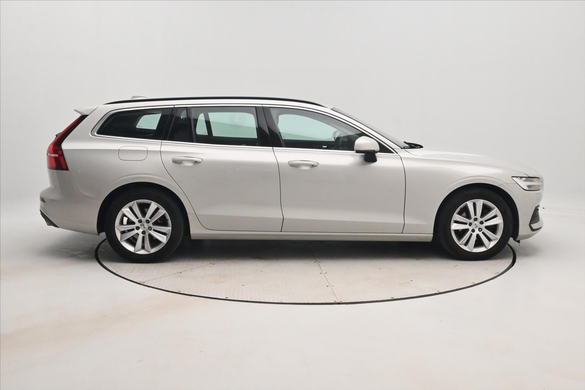 Hlavní fotografie vozu Volvo V60 2,0 B4 MHEV 145 kW AT8 Momentum Záruka až 5 let (4)
