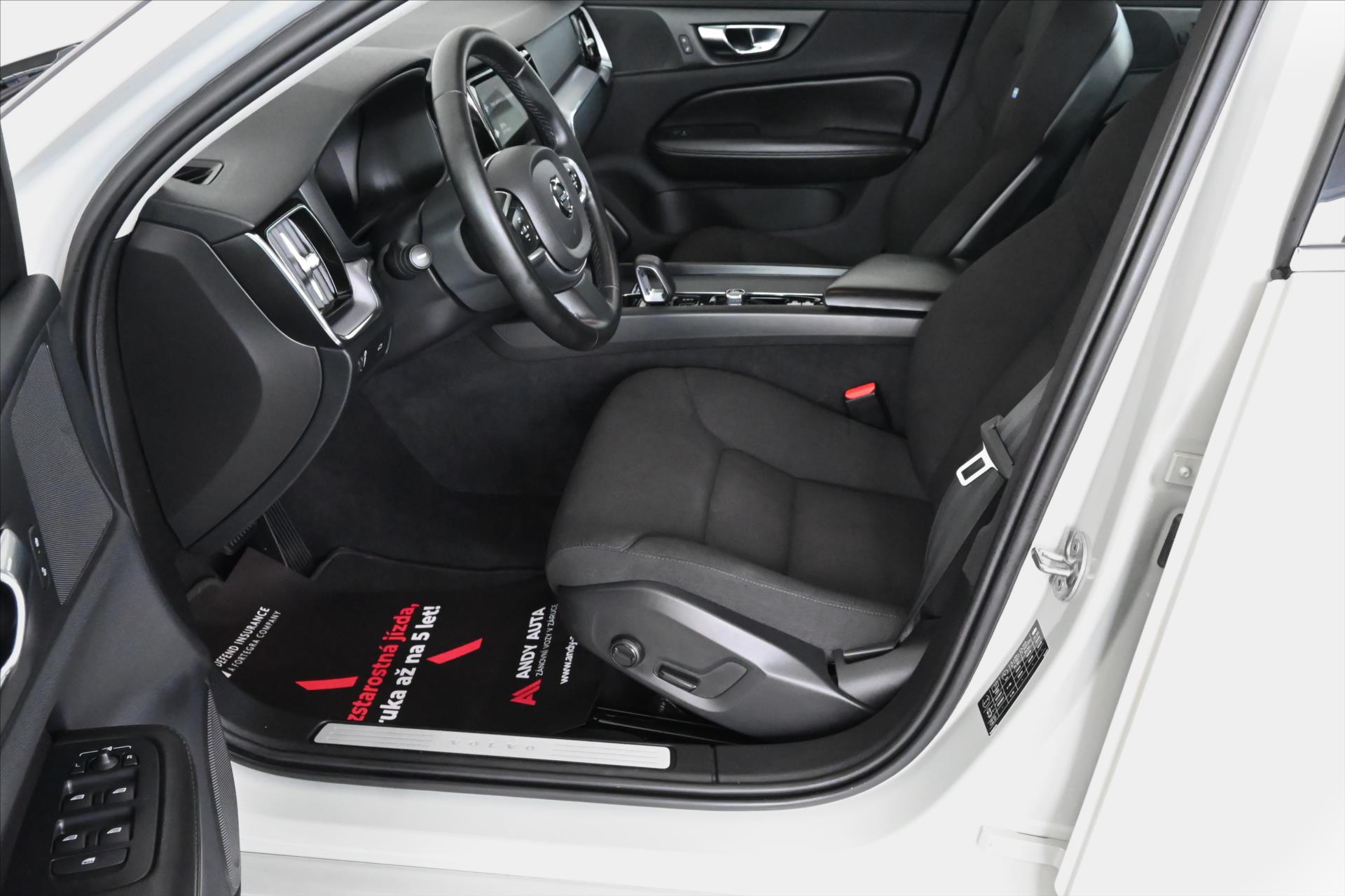 Hlavní fotografie vozu Volvo V60 2,0 B4 MHEV 145 kW AT8 Momentum Záruka až 5 let (10)