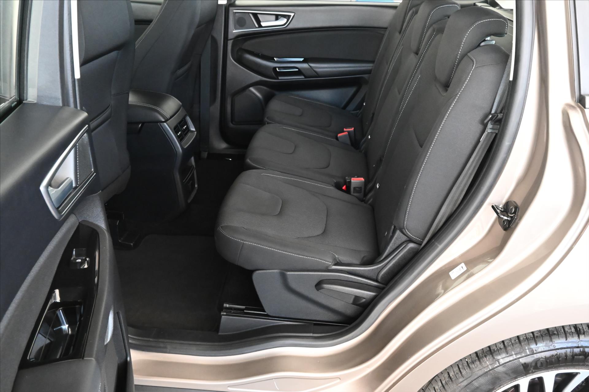 Hlavní fotografie vozu Ford S-MAX 2,0 EcoBlue 110 kW AT8 Záruka až 5 let (11)