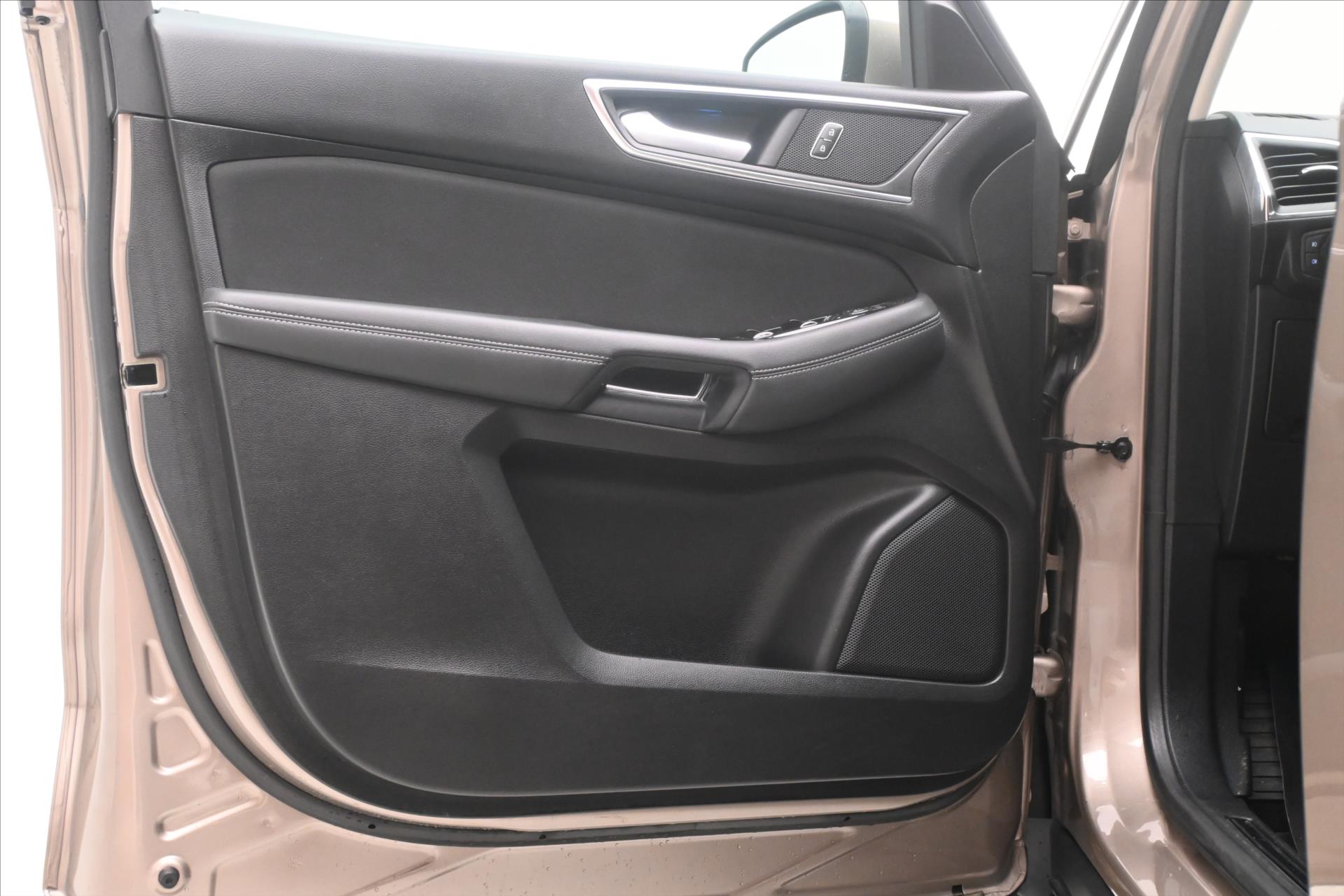 Hlavní fotografie vozu Ford S-MAX 2,0 EcoBlue 110 kW AT8 Záruka až 5 let (23)