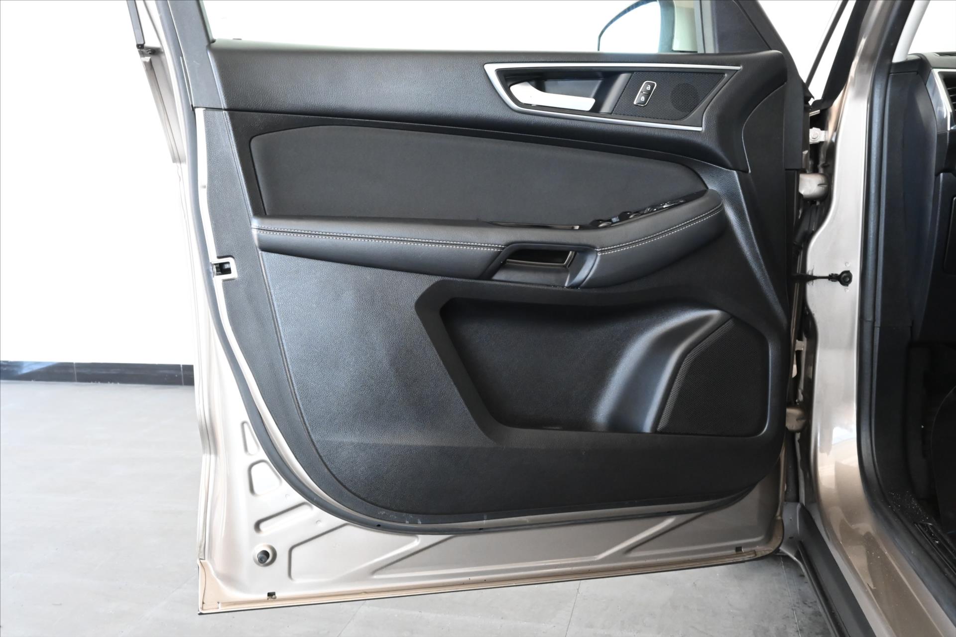 Hlavní fotografie vozu Ford S-MAX 2,0 EcoBlue 110 kW AT8 Záruka až 5 let (25)