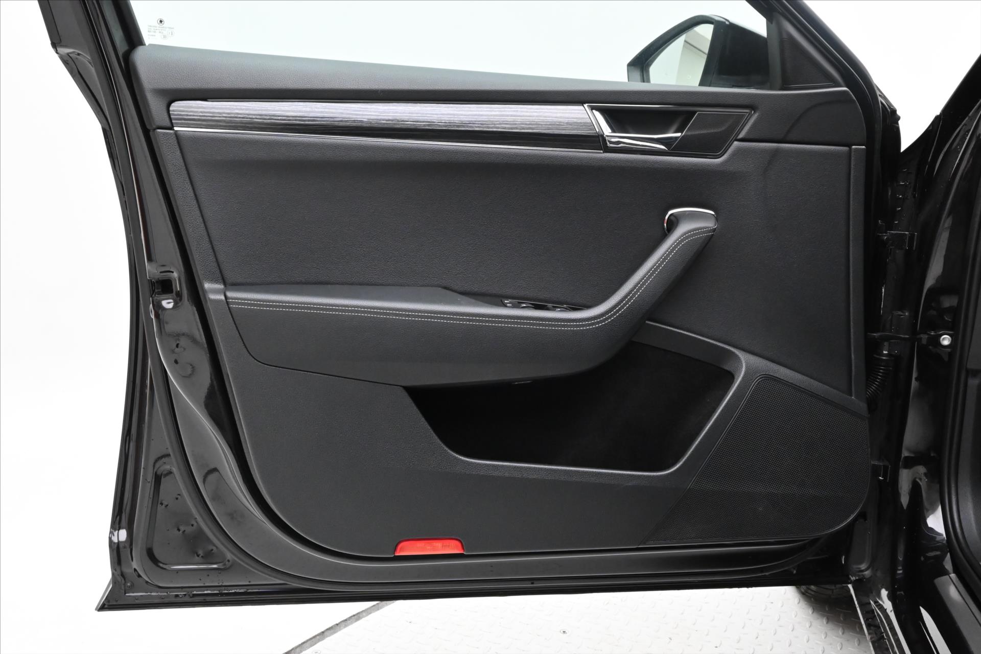 Hlavní fotografie vozu Škoda Superb 2,0 TDI 110 kW DSG Style Záruka až 5 let (25)