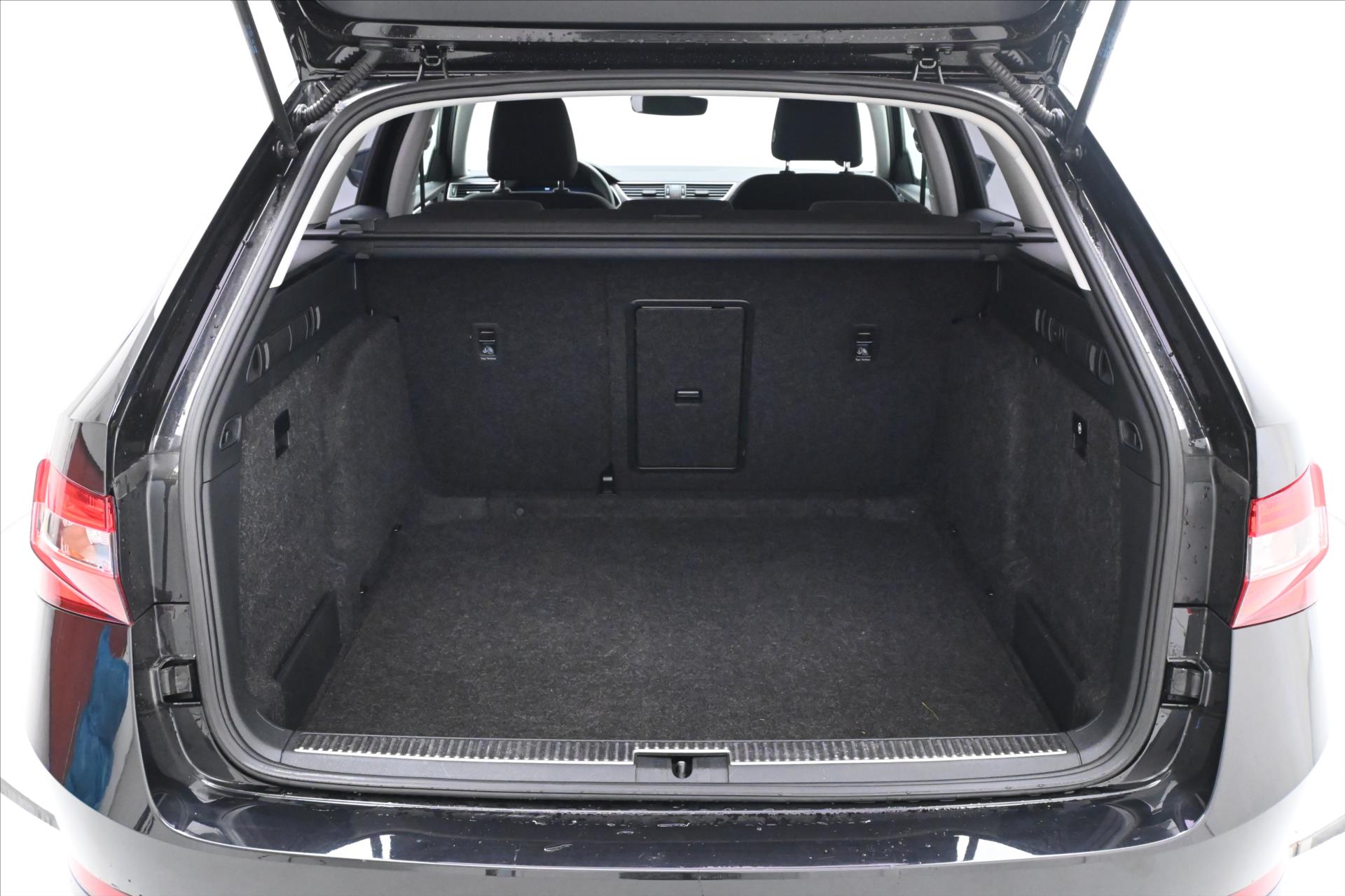 Hlavní fotografie vozu Škoda Superb 2,0 TDi 110kW *Style*DSG* Záruka až 5 let (10)