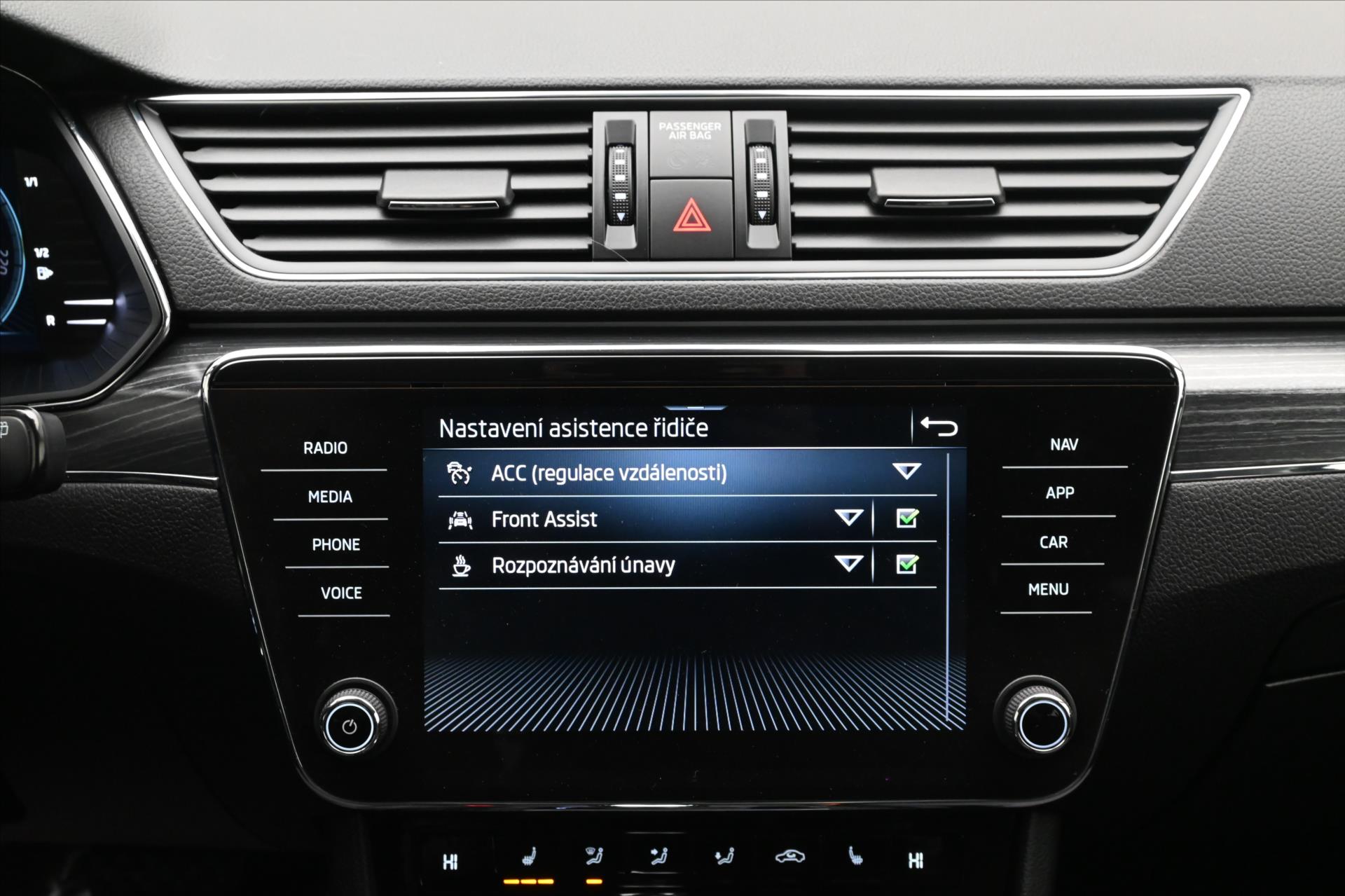 Hlavní fotografie vozu Škoda Superb 2,0 TDi 110kW *Style*DSG* Záruka až 5 let (21)