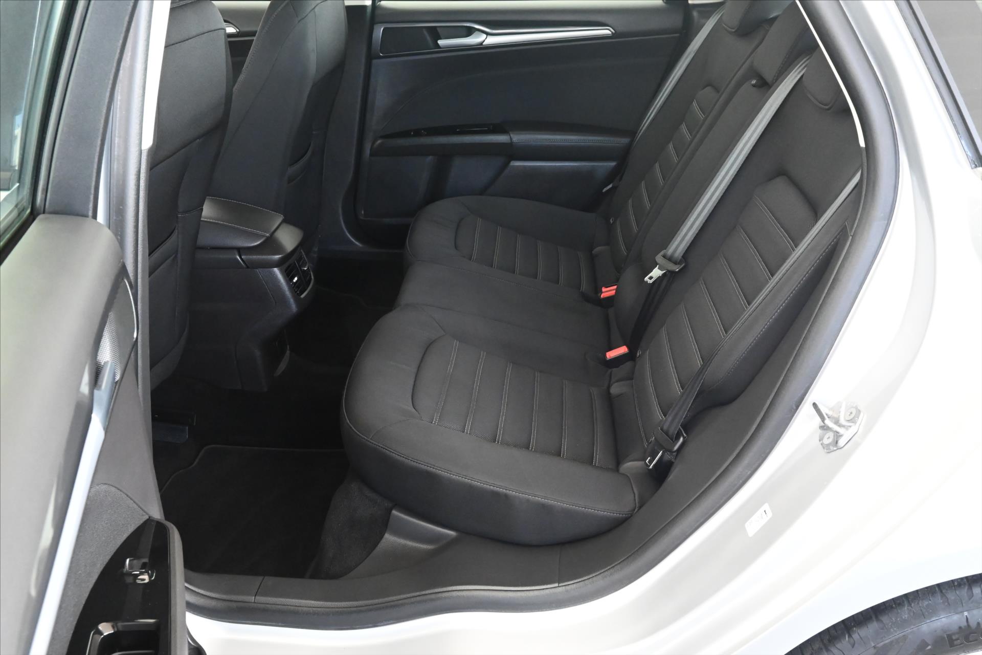 Hlavní fotografie vozu Ford Mondeo 2,0 ECOBLUE 110 kW*AT/8*Záruka až 5 let (10)