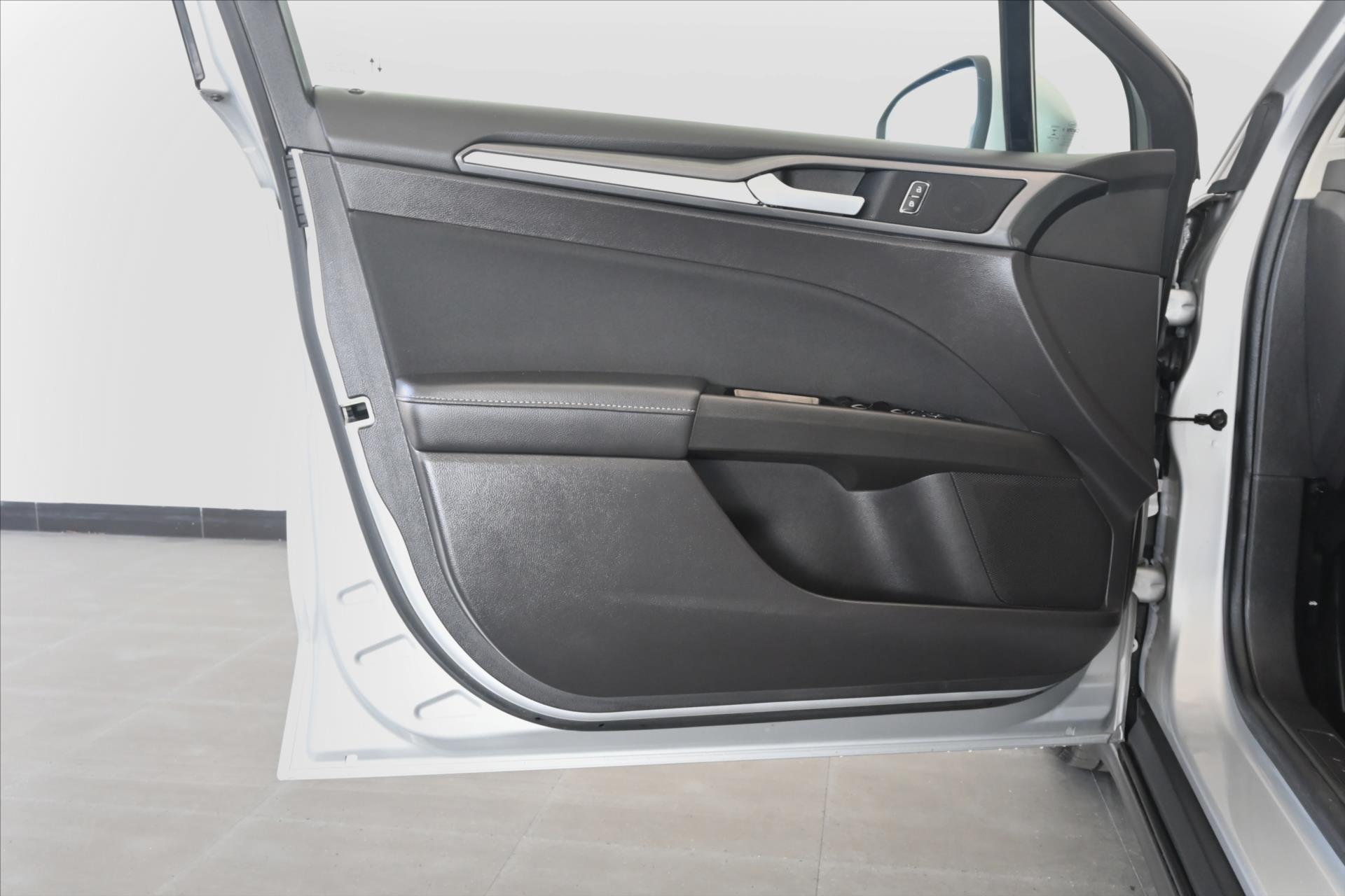 Hlavní fotografie vozu Ford Mondeo 2,0 ECOBLUE 110 kW*AT/8*Záruka až 5 let (22)