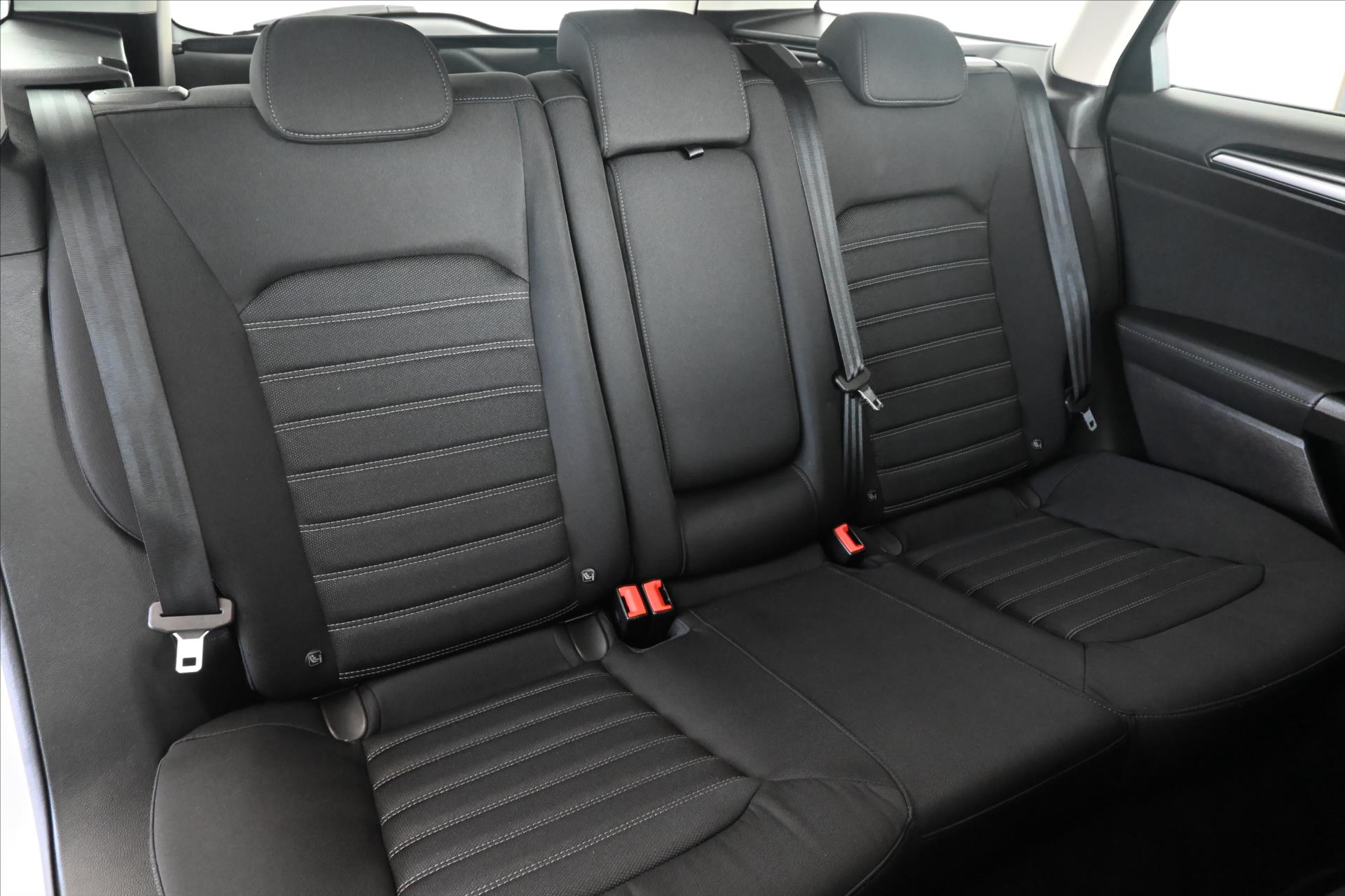 Hlavní fotografie vozu Ford Mondeo 2,0 ECOBLUE 110 kW*AT/8*Záruka až 5 let (25)