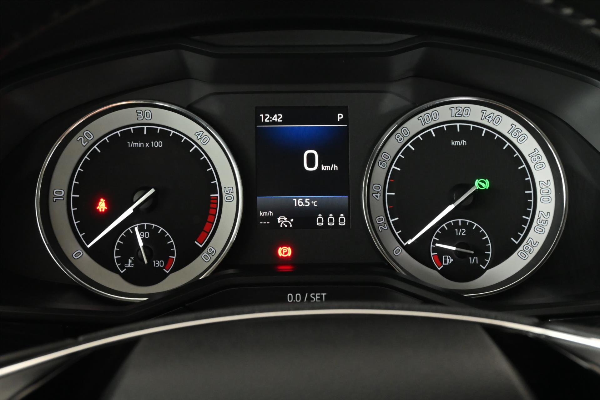 Hlavní fotografie vozu Škoda Superb 2,0 TDI 110 kW DSG Business Executive Záruka až 5 let (14)