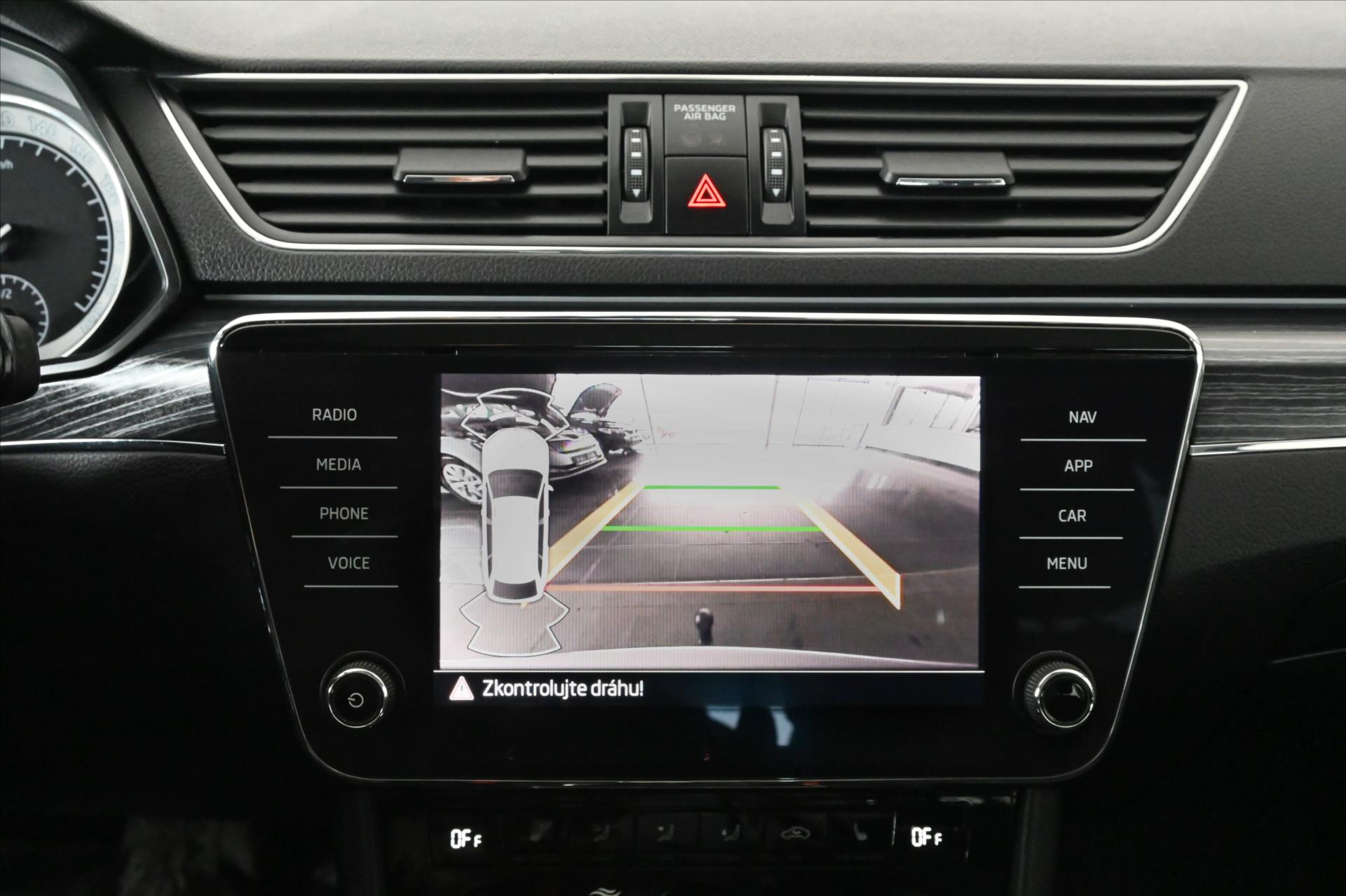 Hlavní fotografie vozu Škoda Superb 2,0 TDI 110 kW DSG Business Executive Záruka až 5 let (23)