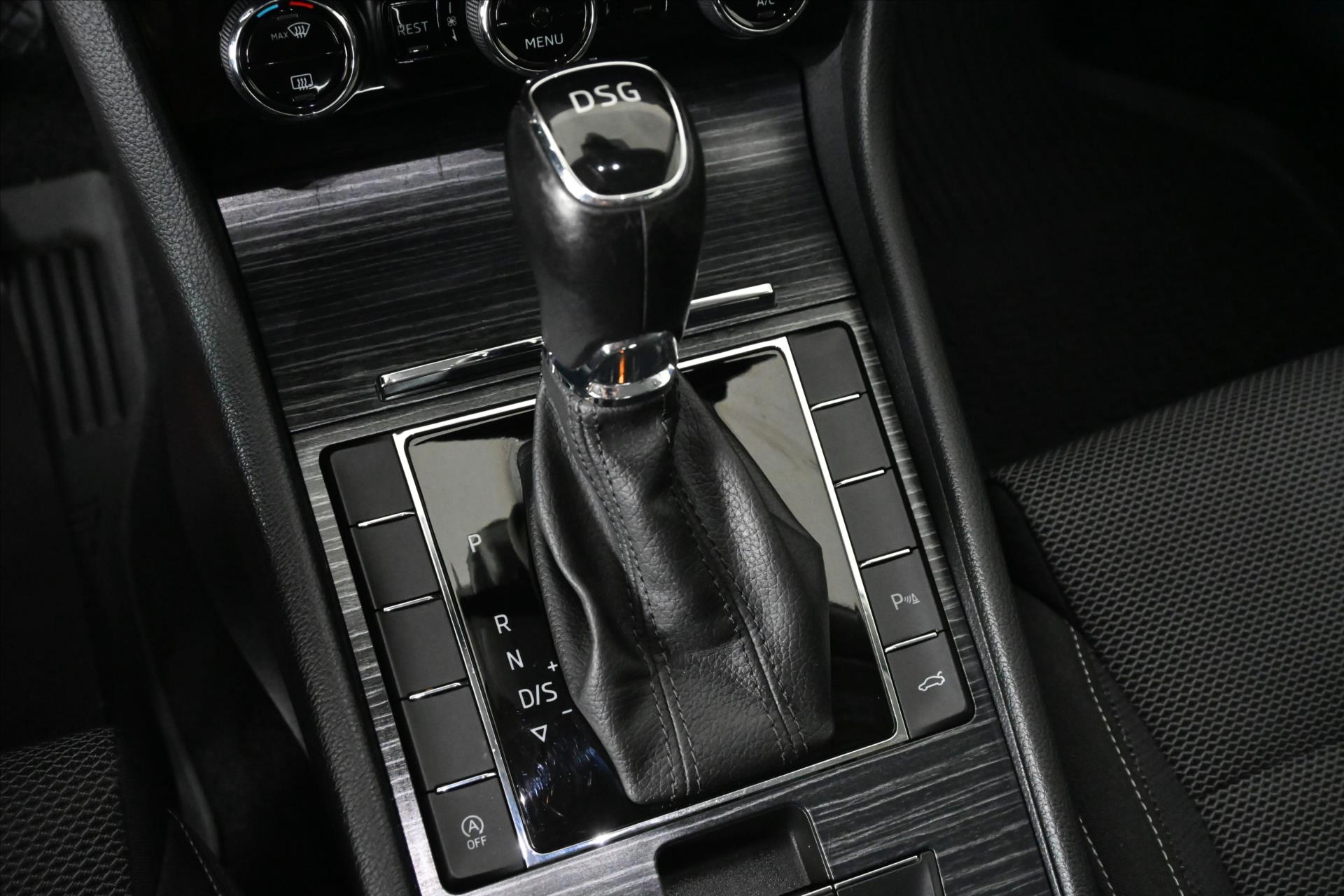 Hlavní fotografie vozu Škoda Superb 2,0 TDI 110 kW DSG Business Executive Záruka až 5 let (26)