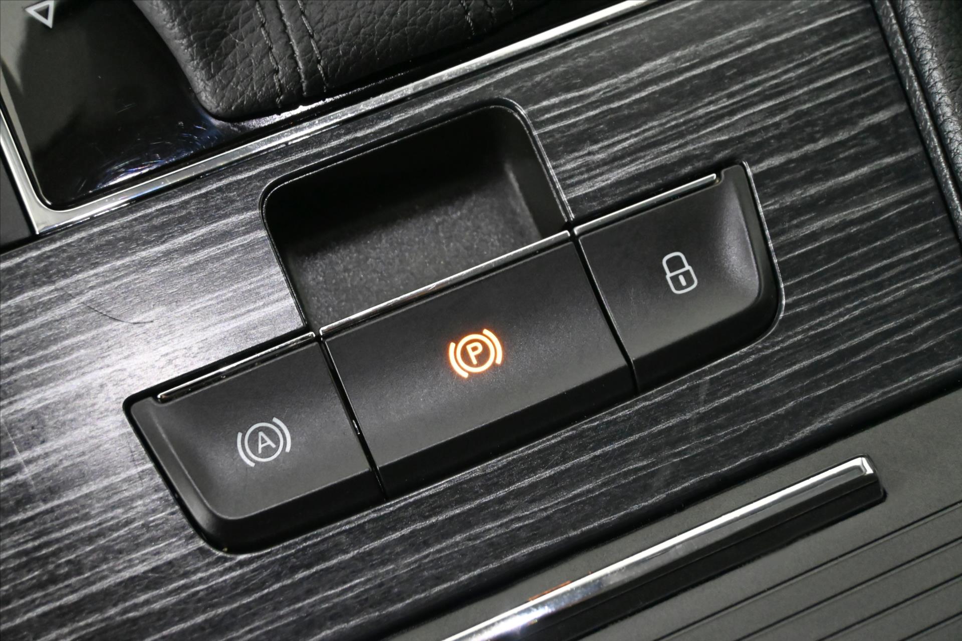 Hlavní fotografie vozu Škoda Superb 2,0 TDI 110 kW DSG Business Executive Záruka až 5 let (27)