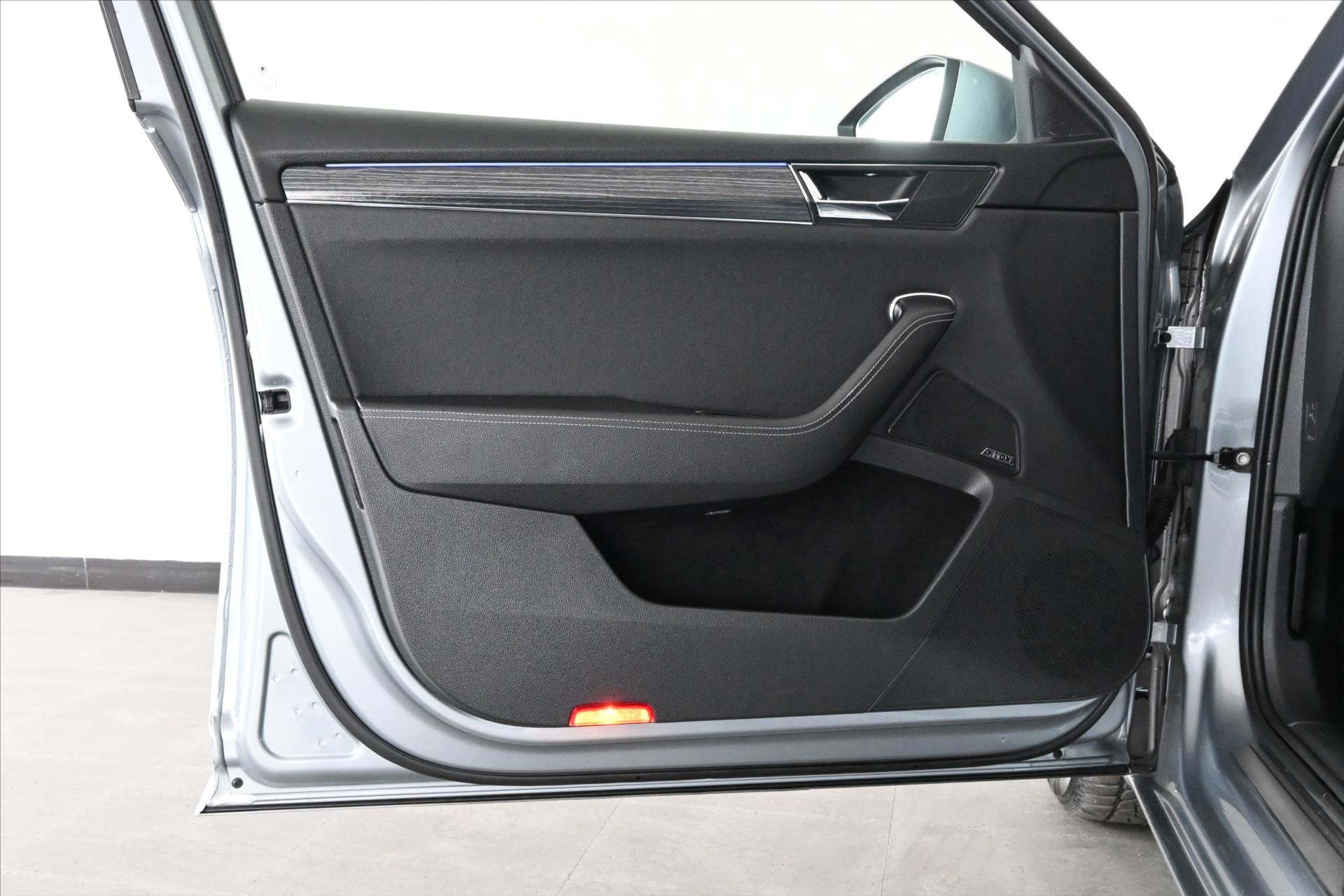 Hlavní fotografie vozu Škoda Superb 2,0 TDI 110 kW DSG Business Executive Záruka až 5 let (28)