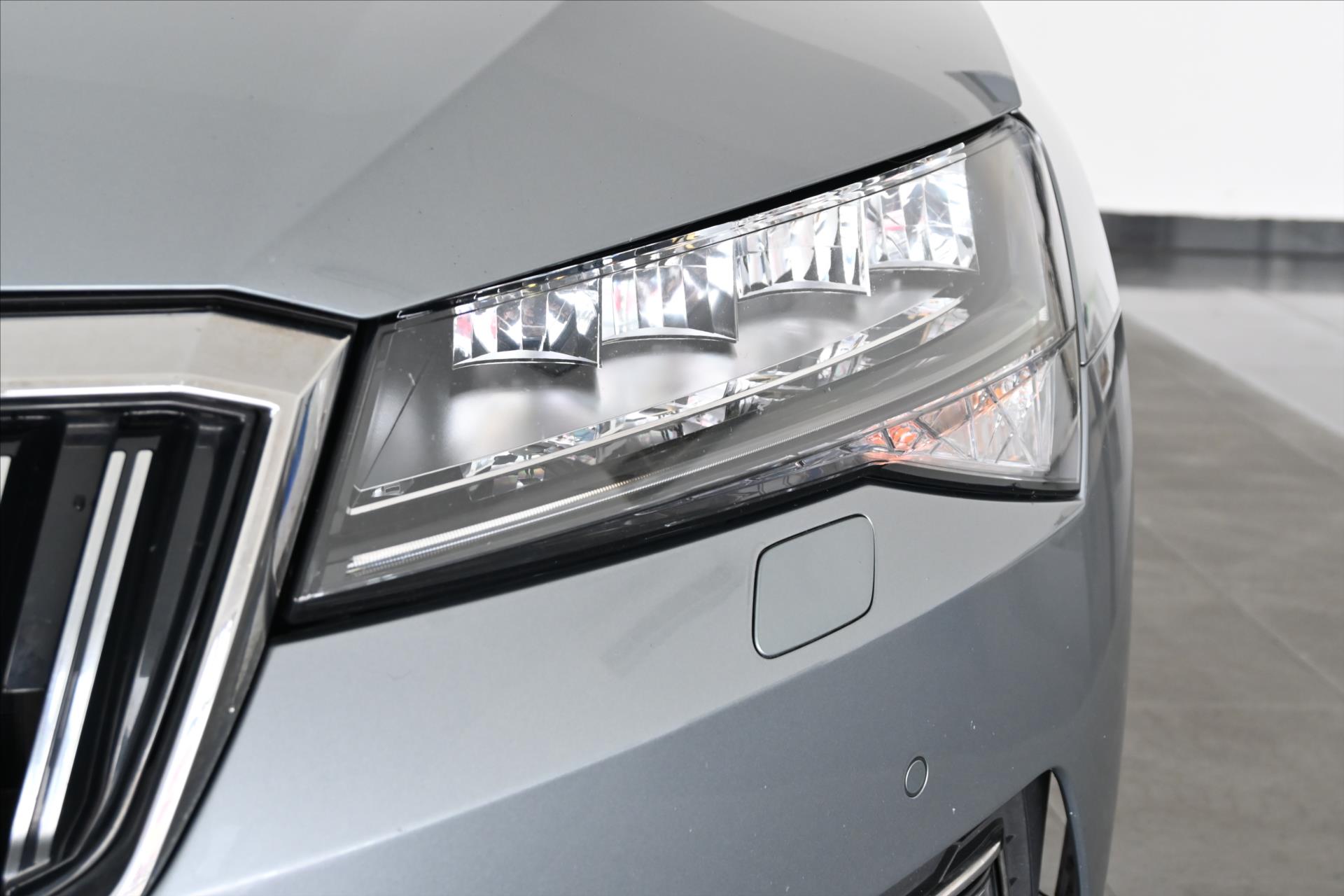 Hlavní fotografie vozu Škoda Superb 2,0 TDI 110 kW DSG Business Executive Záruka až 5 let (35)