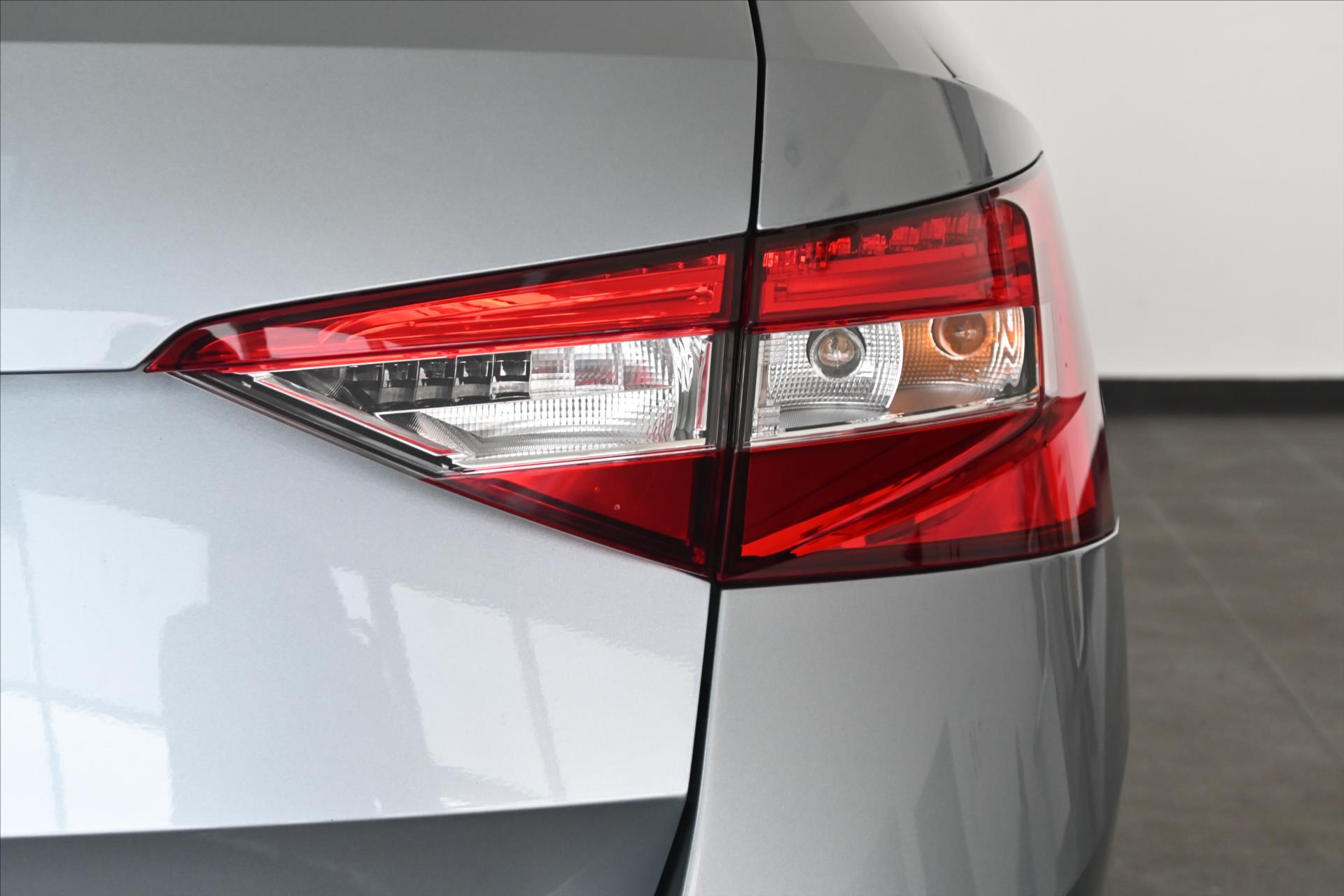 Hlavní fotografie vozu Škoda Superb 2,0 TDI 110 kW DSG Business Executive Záruka až 5 let (36)