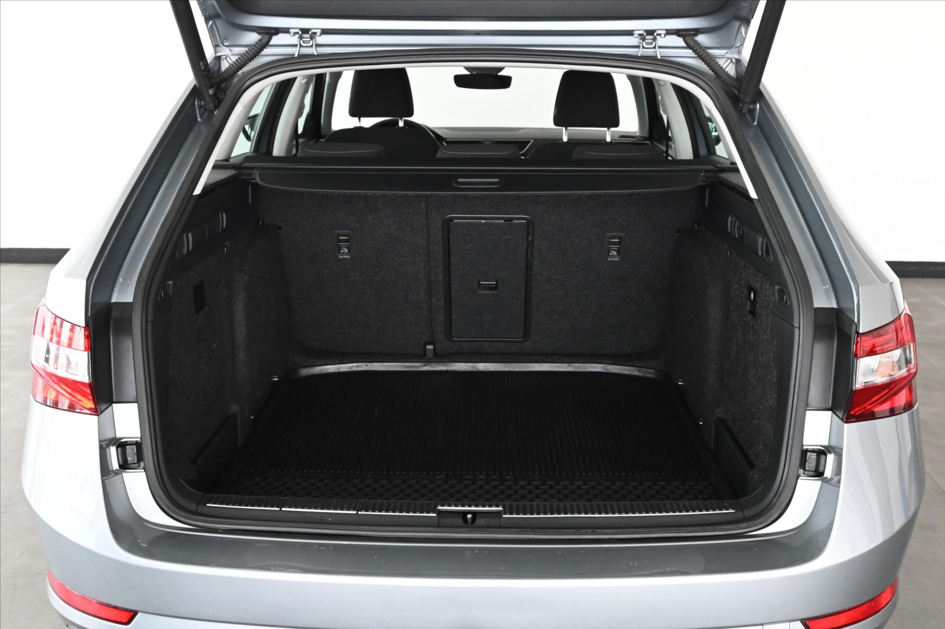 Hlavní fotografie vozu Škoda Superb 2,0 TDI 110 kW DSG Business Executive Záruka až 5 let (7)