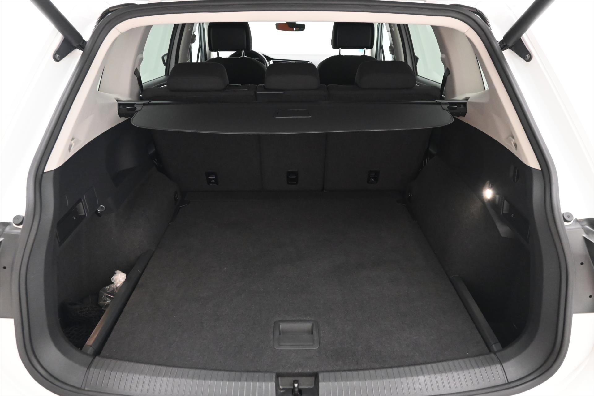 Hlavní fotografie vozu Volkswagen Tiguan Allspace 2,0 TDI 176 kW DSG Business Premium Záruka až 5 let (10)