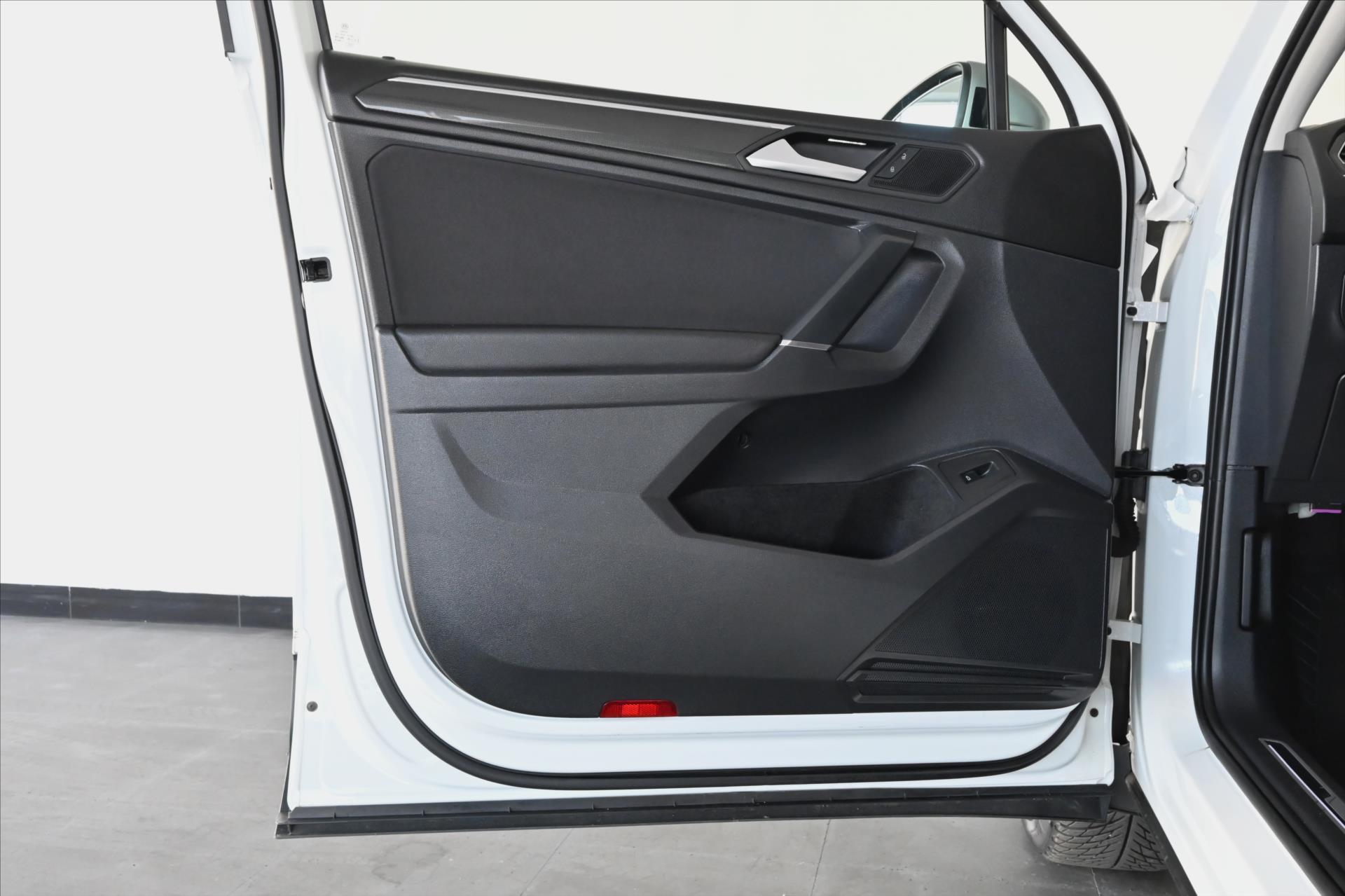 Hlavní fotografie vozu Volkswagen Tiguan Allspace 2,0 TDI 176 kW DSG Business Premium Záruka až 5 let (29)