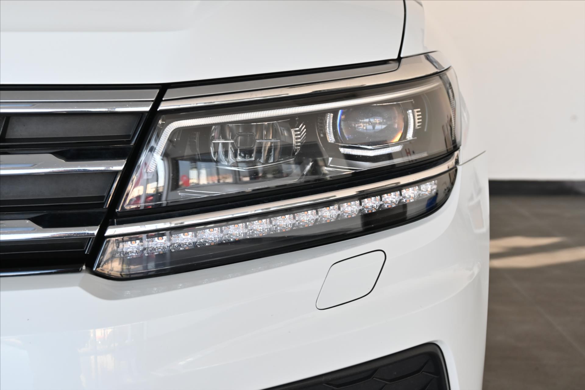 Hlavní fotografie vozu Volkswagen Tiguan Allspace 2,0 TDI 176 kW DSG Business Premium Záruka až 5 let (35)