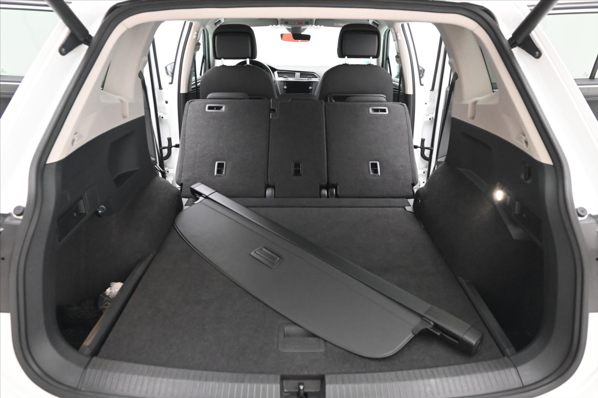 Hlavní fotografie vozu Volkswagen Tiguan Allspace 2,0 TDI 176 kW DSG Business Premium Záruka až 5 let (11)
