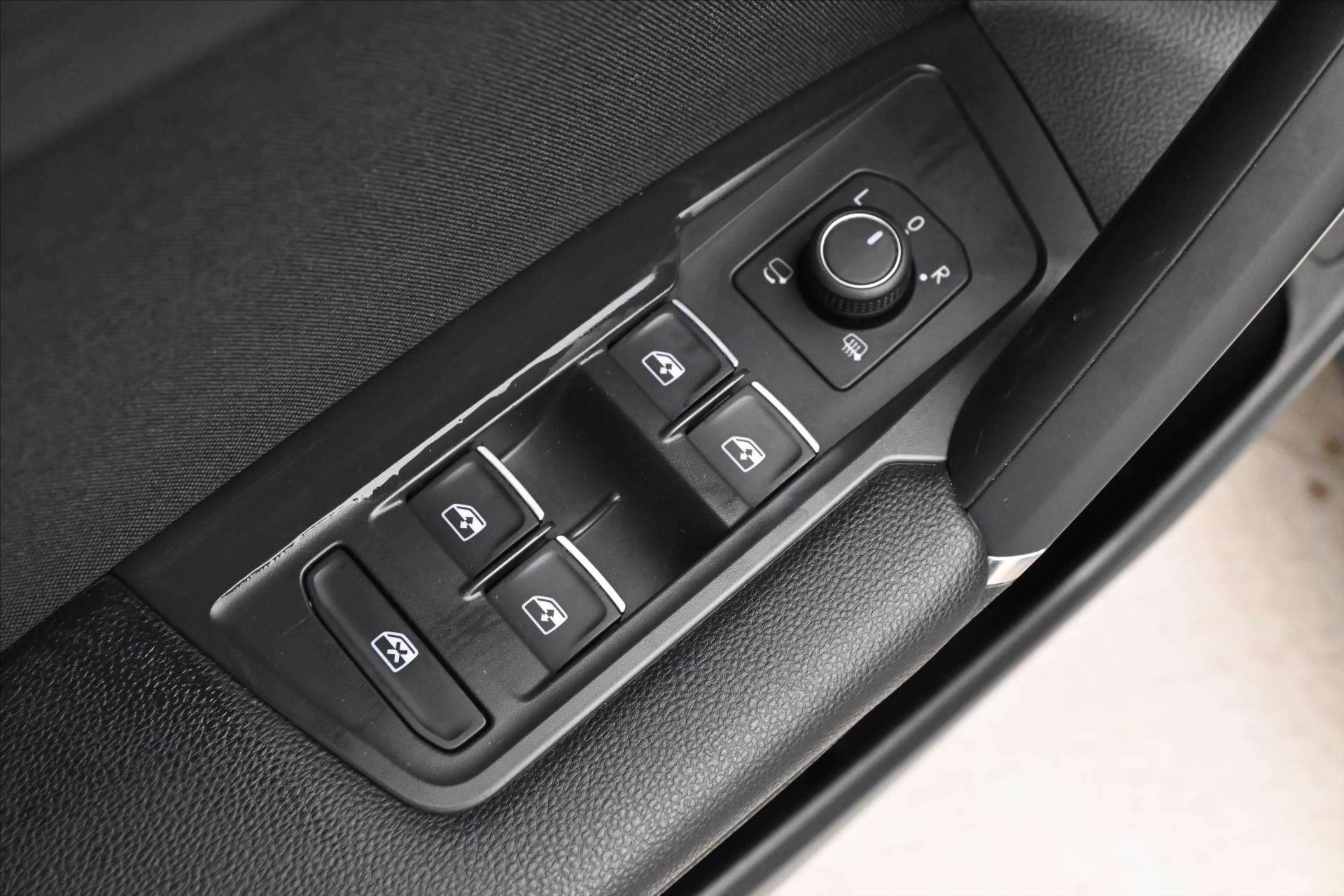 Hlavní fotografie vozu Volkswagen Tiguan Allspace 2,0 TDI 176 kW DSG Business Premium Záruka až 5 let (25)