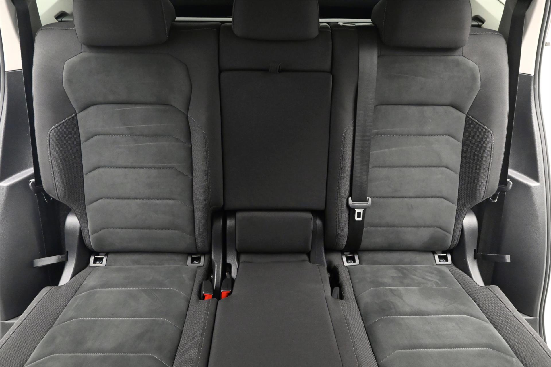 Hlavní fotografie vozu Volkswagen Tiguan Allspace 2,0 TDI 176 kW DSG Business Premium Záruka až 5 let (28)