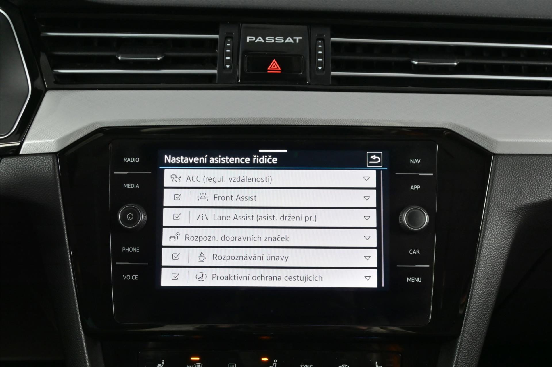 Hlavní fotografie vozu Volkswagen Passat 2,0 TDI 110 kW DSG Business Záruka až 5 let (21)