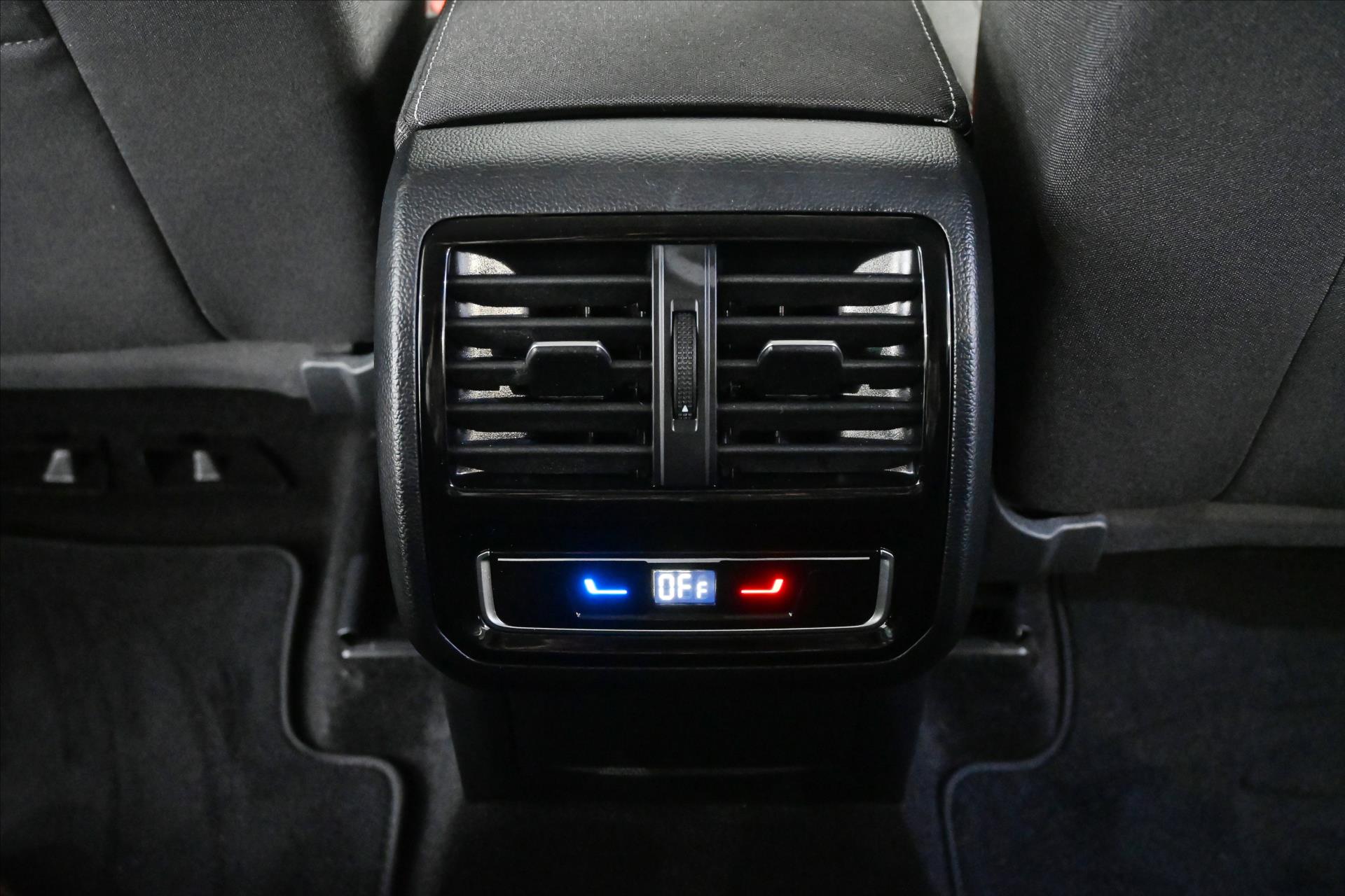 Hlavní fotografie vozu Volkswagen Passat 2,0 TDI 110 kW DSG Business Záruka až 5 let (24)