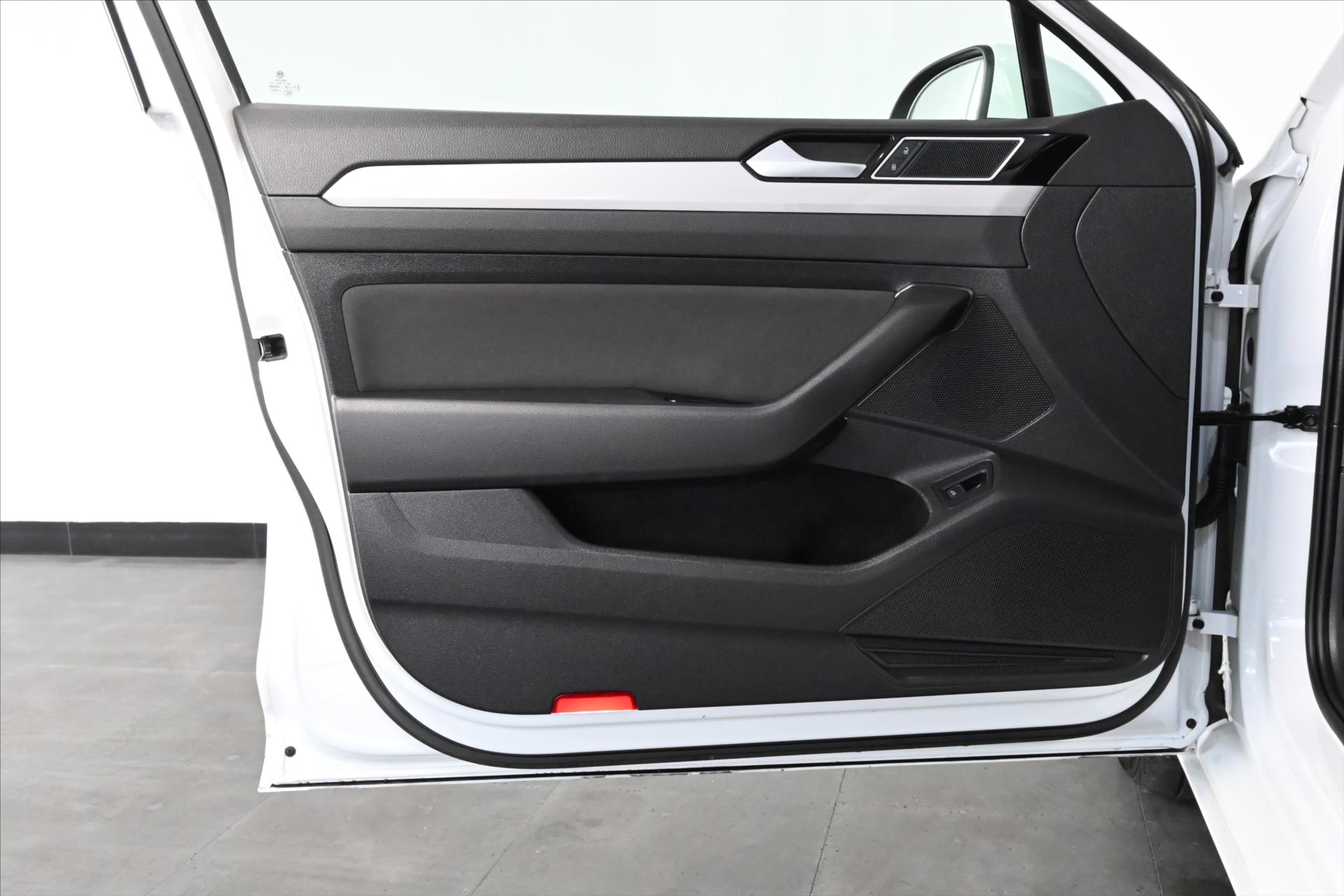 Hlavní fotografie vozu Volkswagen Passat 2,0 TDI 110 kW DSG Business Záruka až 5 let (27)