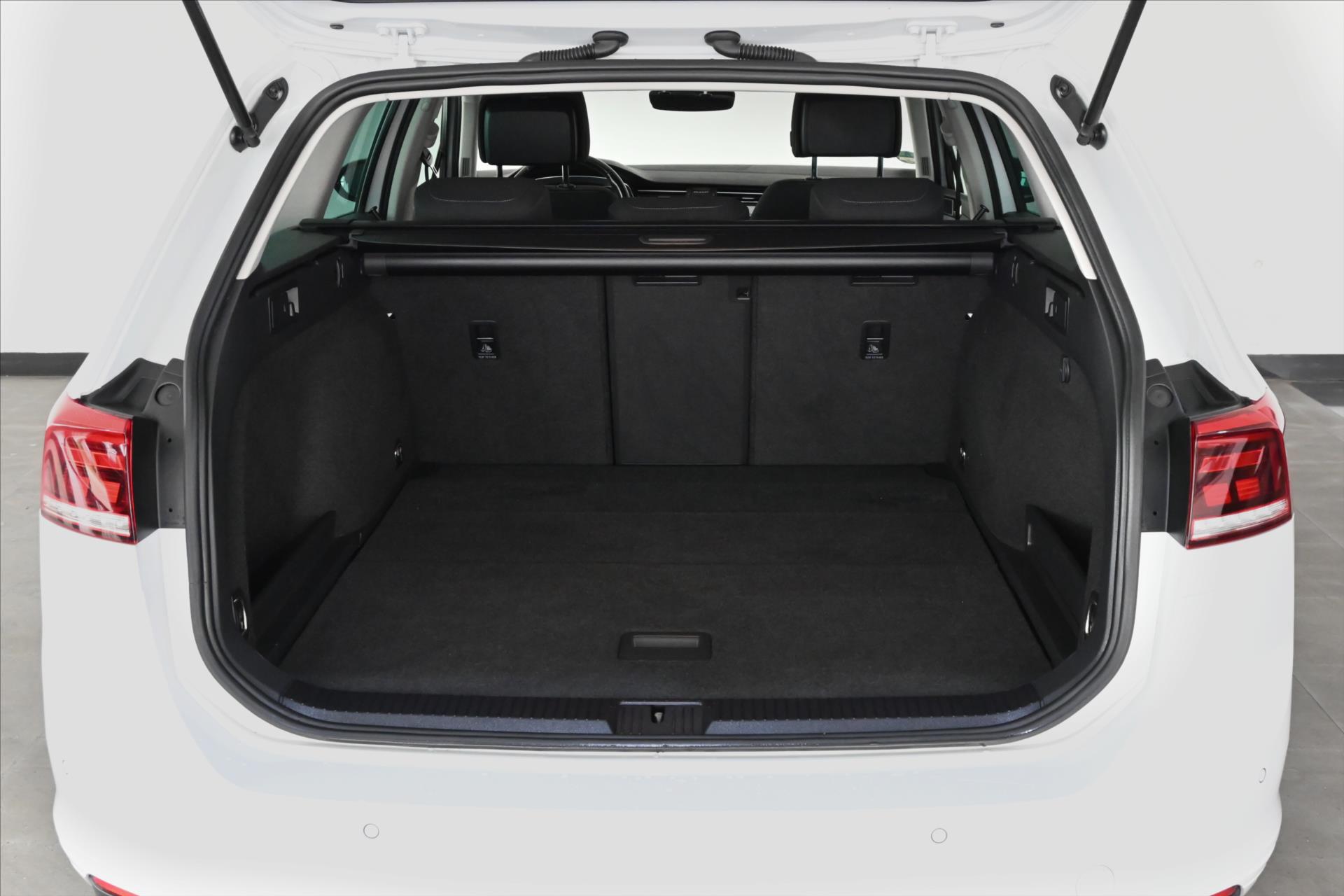 Hlavní fotografie vozu Volkswagen Passat 2,0 TDI 110 kW DSG Business Záruka až 5 let (7)