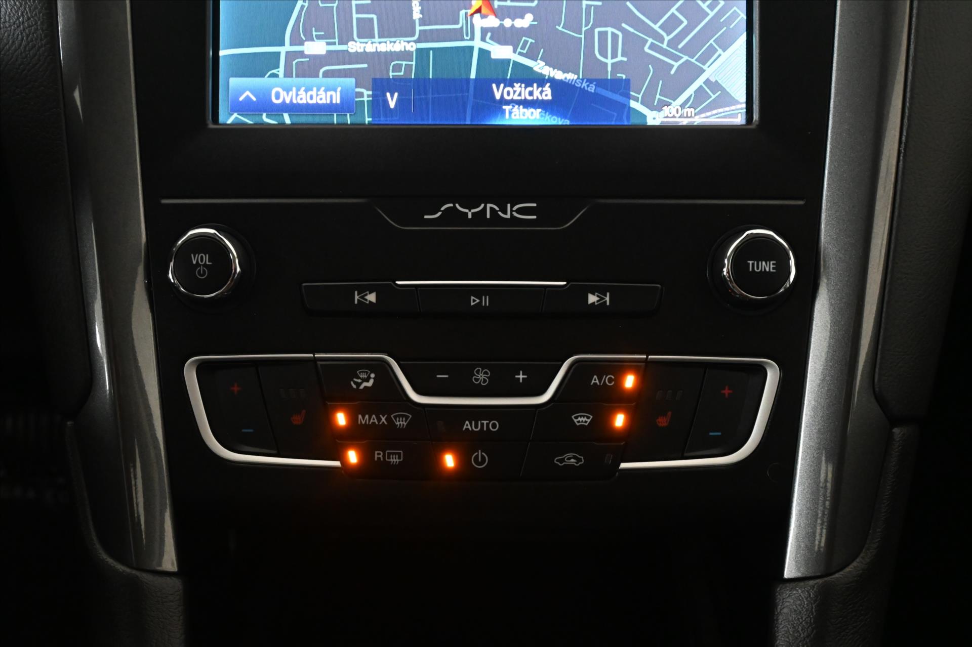 Hlavní fotografie vozu Ford Mondeo 2,0 EcoBlue 140 kW*AT/8*Titanium*Záruka až 5 let (21)