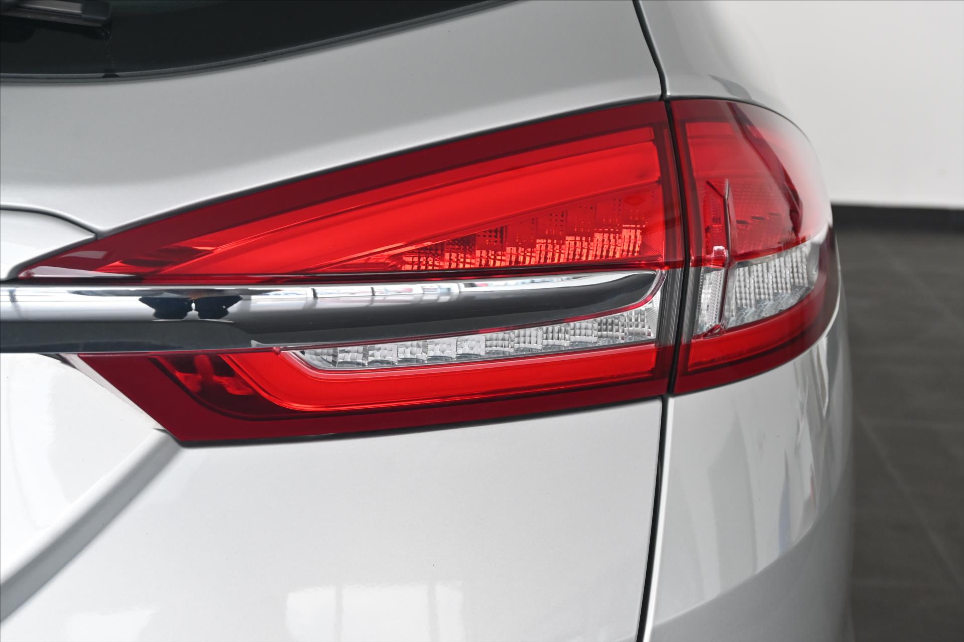 Hlavní fotografie vozu Ford Mondeo 2,0 EcoBlue 140 kW*AT/8*Titanium*Záruka až 5 let (30)