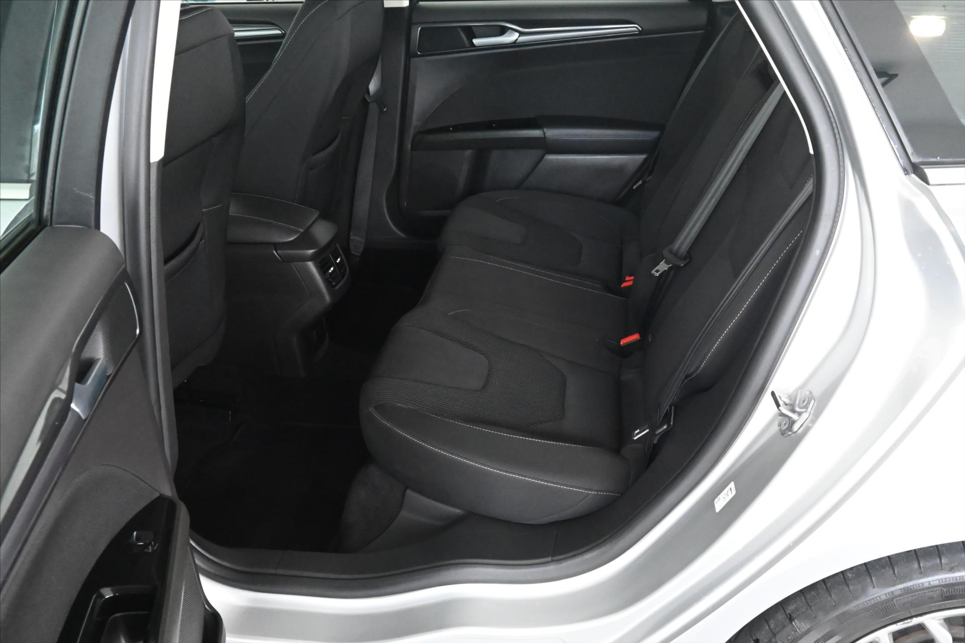 Hlavní fotografie vozu Ford Mondeo 2,0 EcoBlue 140 kW AT8 Titanium Záruka až 5 let (11)