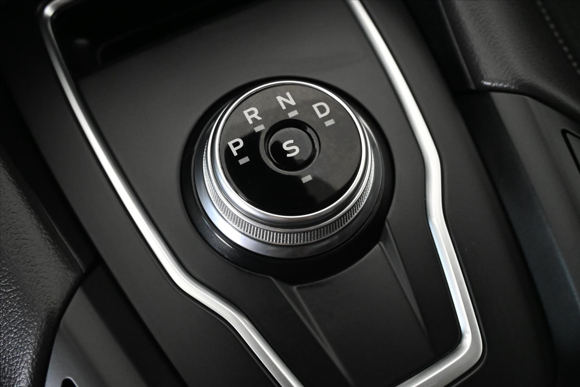 Hlavní fotografie vozu Ford Mondeo 2,0 EcoBlue 140 kW AT8 Titanium Záruka až 5 let (23)