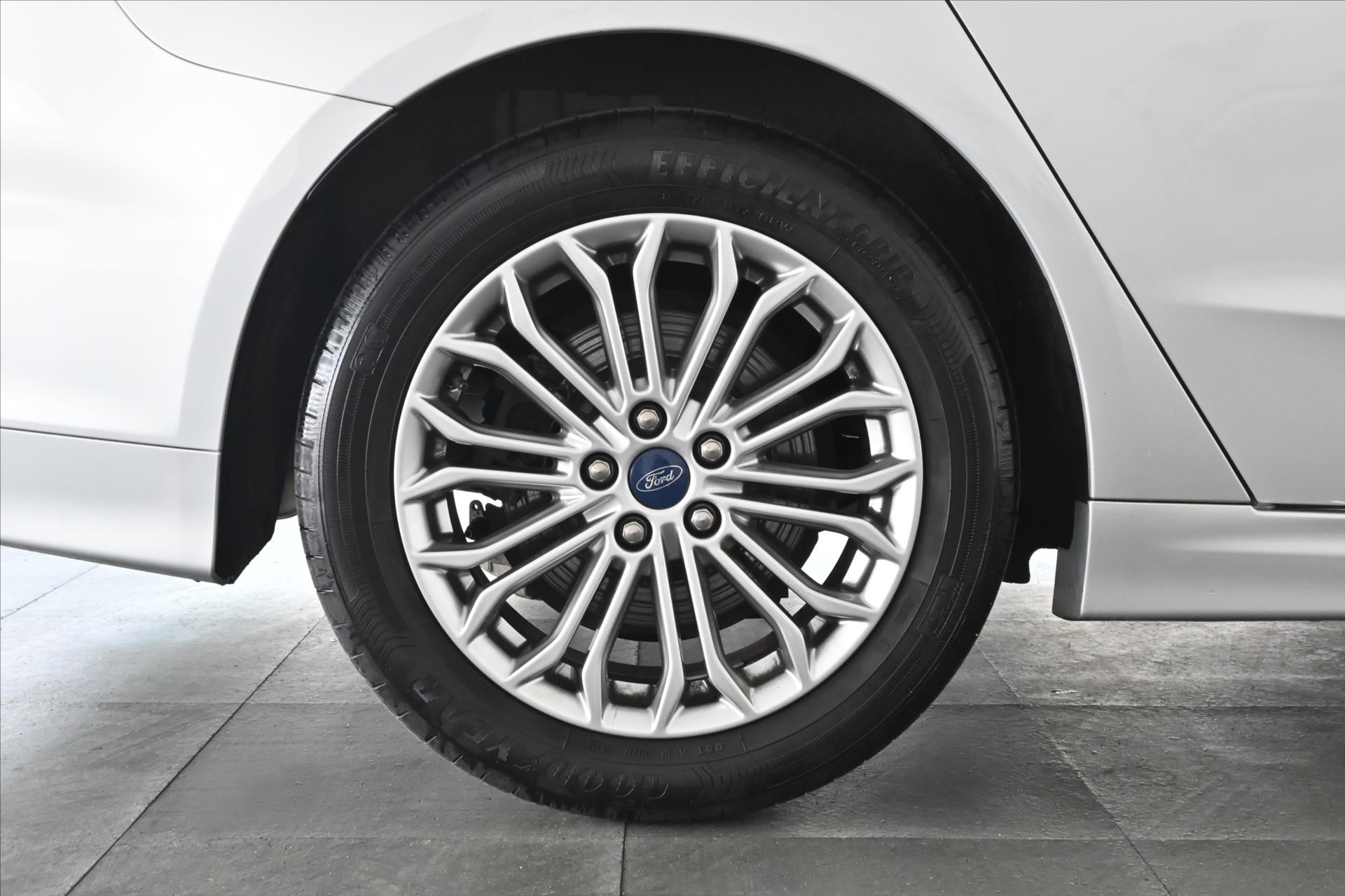 Hlavní fotografie vozu Ford Mondeo 2,0 EcoBlue 140 kW AT8 Titanium Záruka až 5 let (32)