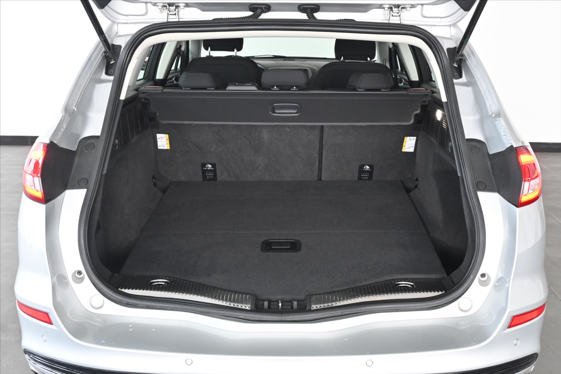 Hlavní fotografie vozu Ford Mondeo 2,0 EcoBlue 140 kW AT8 Titanium Záruka až 5 let (7)