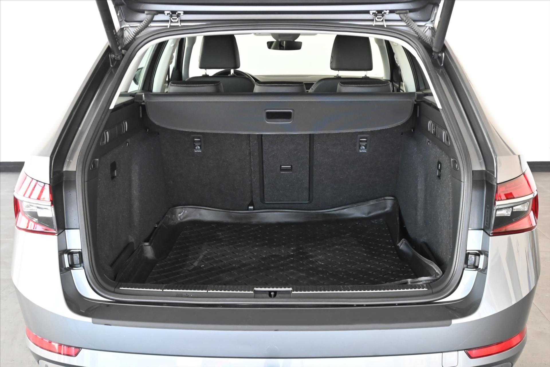 Hlavní fotografie vozu Škoda Superb 2,0 TDI 110kW*DSG*STYLE*Záruka až 5 let (6)