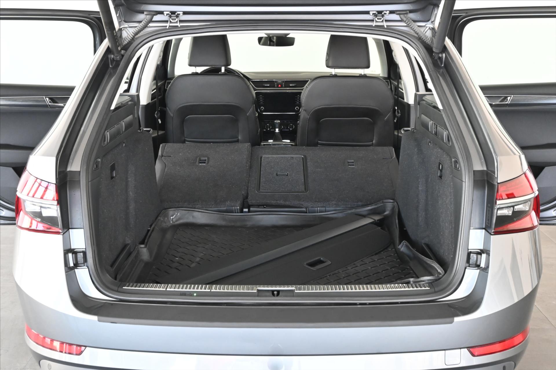 Hlavní fotografie vozu Škoda Superb 2,0 TDI 110kW*DSG*STYLE*Záruka až 5 let (7)