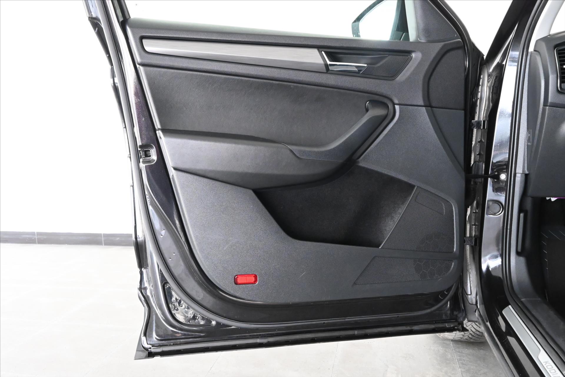 Main photo of the car Skoda Kodiaq 2.0 TDI 110 kW 4x4 DSG Ambition Warranty up to 5 years (26)