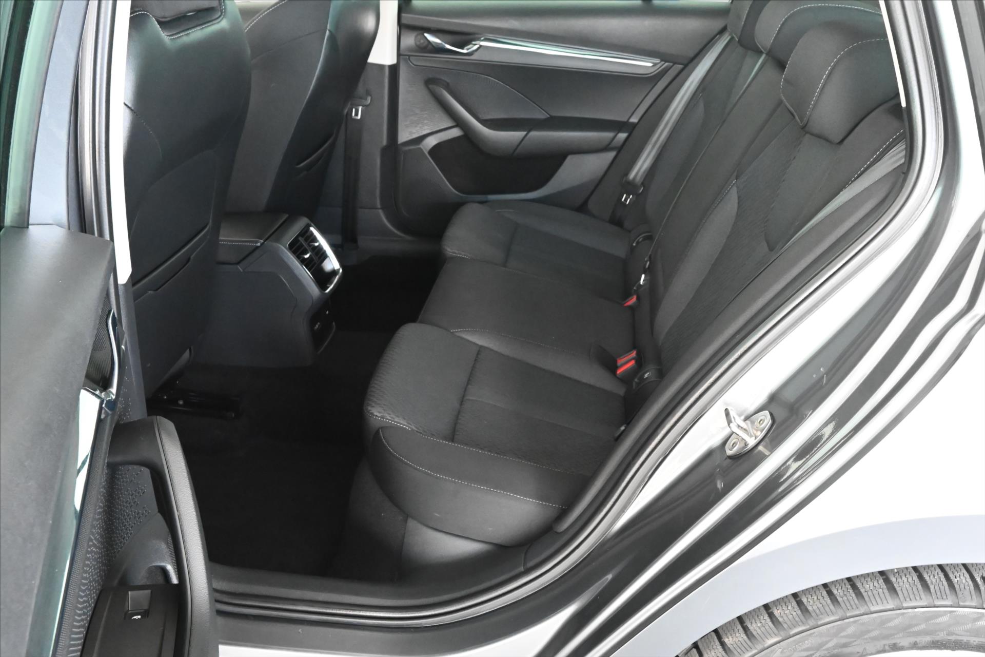 Hlavní fotografie vozu Škoda Octavia 2,0 TDI 110 kW Style LED Záruka až 5 let (11)