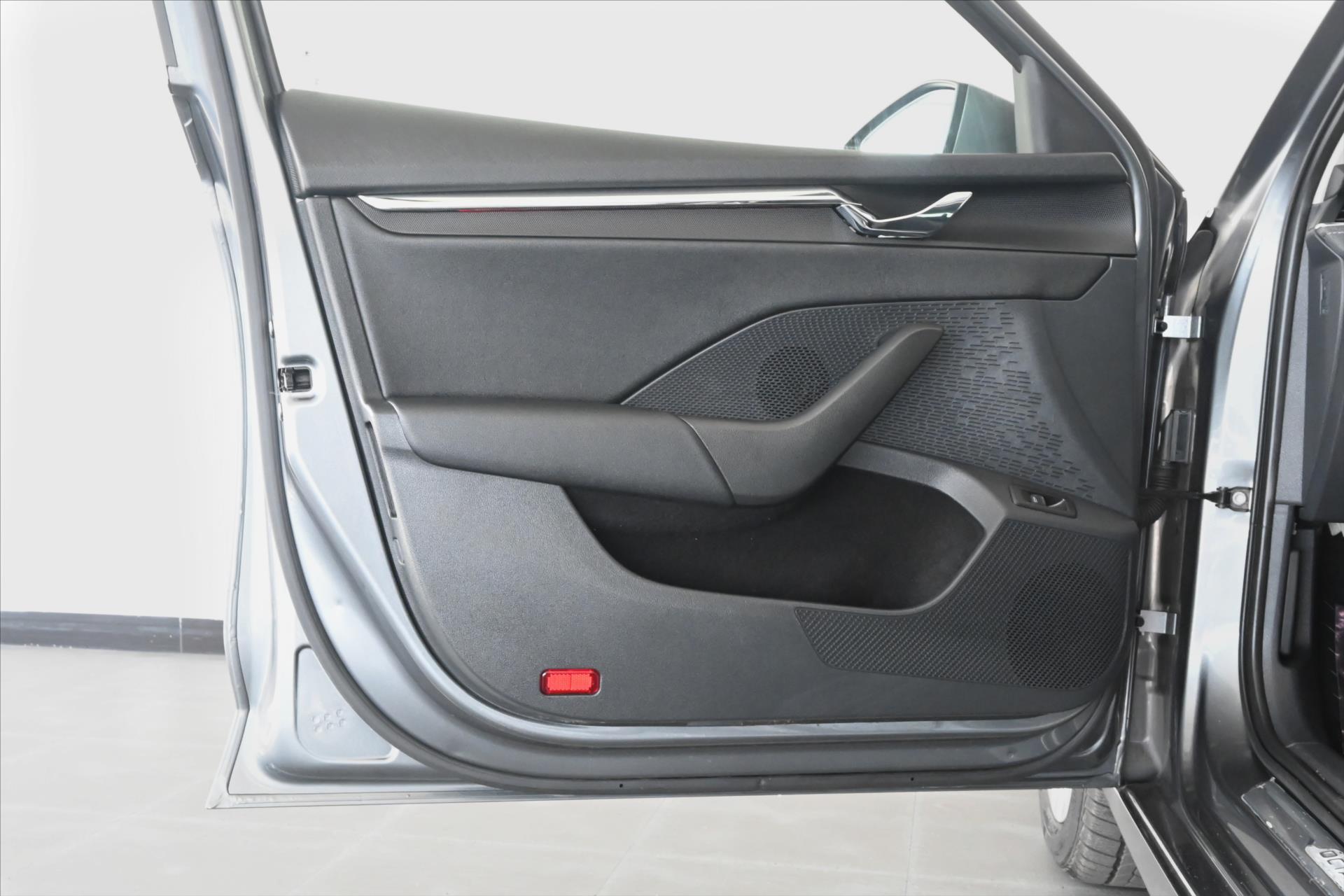 Hlavní fotografie vozu Škoda Octavia 2,0 TDI 110 kW Style LED Záruka až 5 let (27)