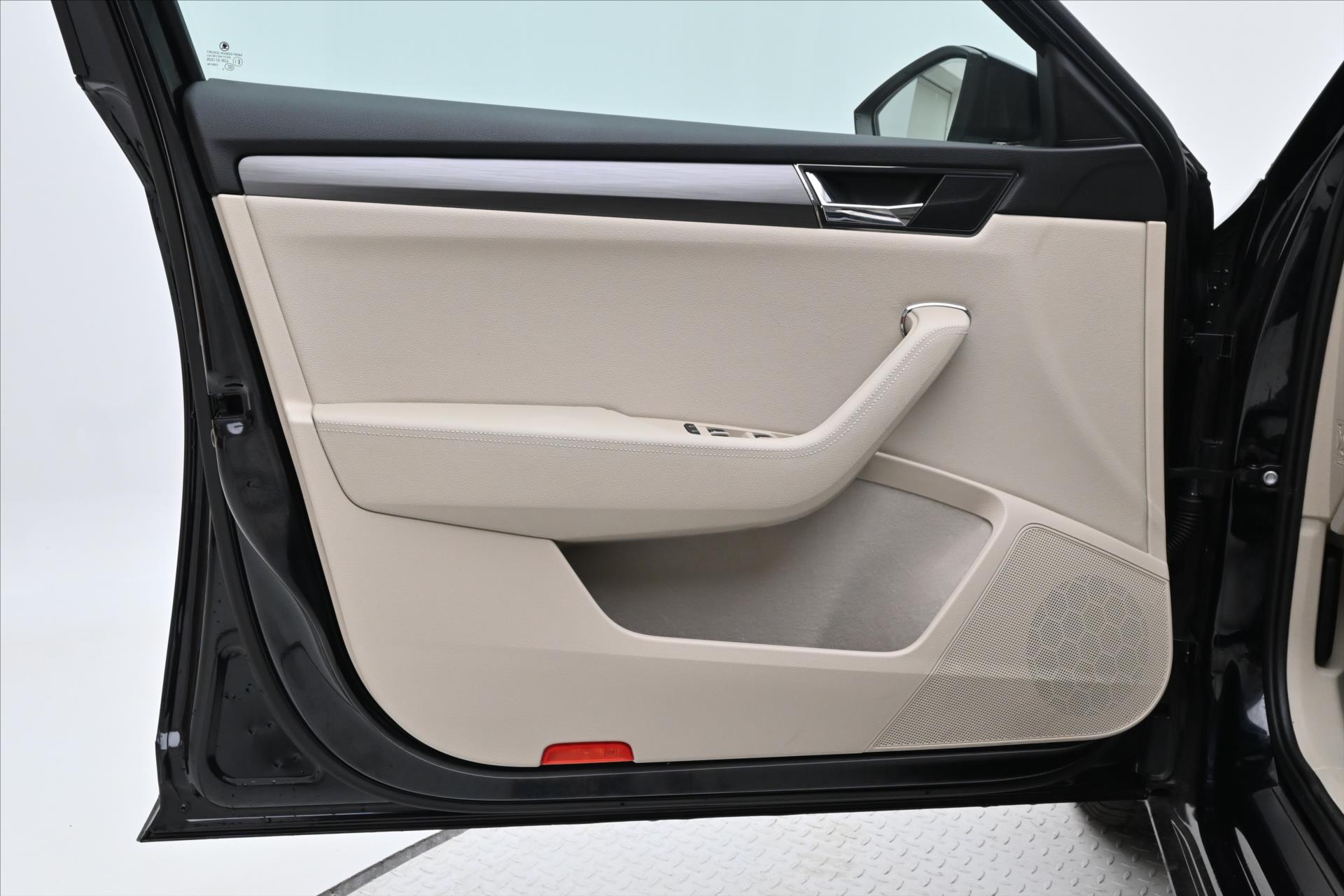 Hlavní fotografie vozu Škoda Superb 2,0 TDI 110kW STYLE Záruka až 5 let (24)