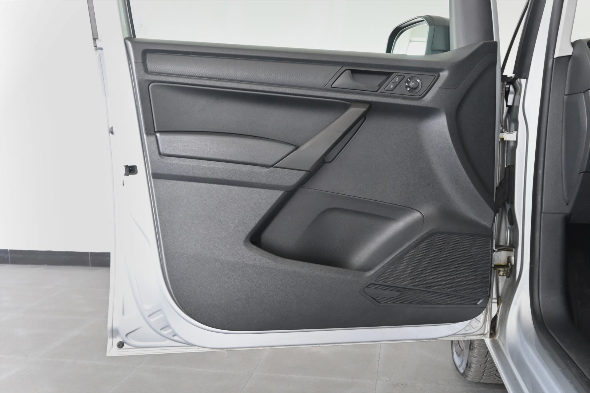 Hlavní fotografie vozu Volkswagen Caddy 2,0 TDI Maxi 75kW N1 Conceptline Záruka až 5 let (22)