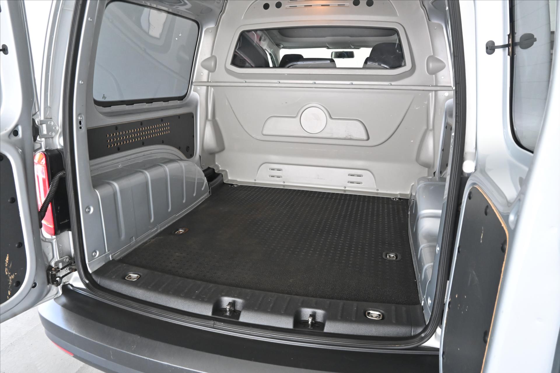 Hlavní fotografie vozu Volkswagen Caddy 2,0 TDI Maxi 75kW N1 Conceptline Záruka až 5 let (8)