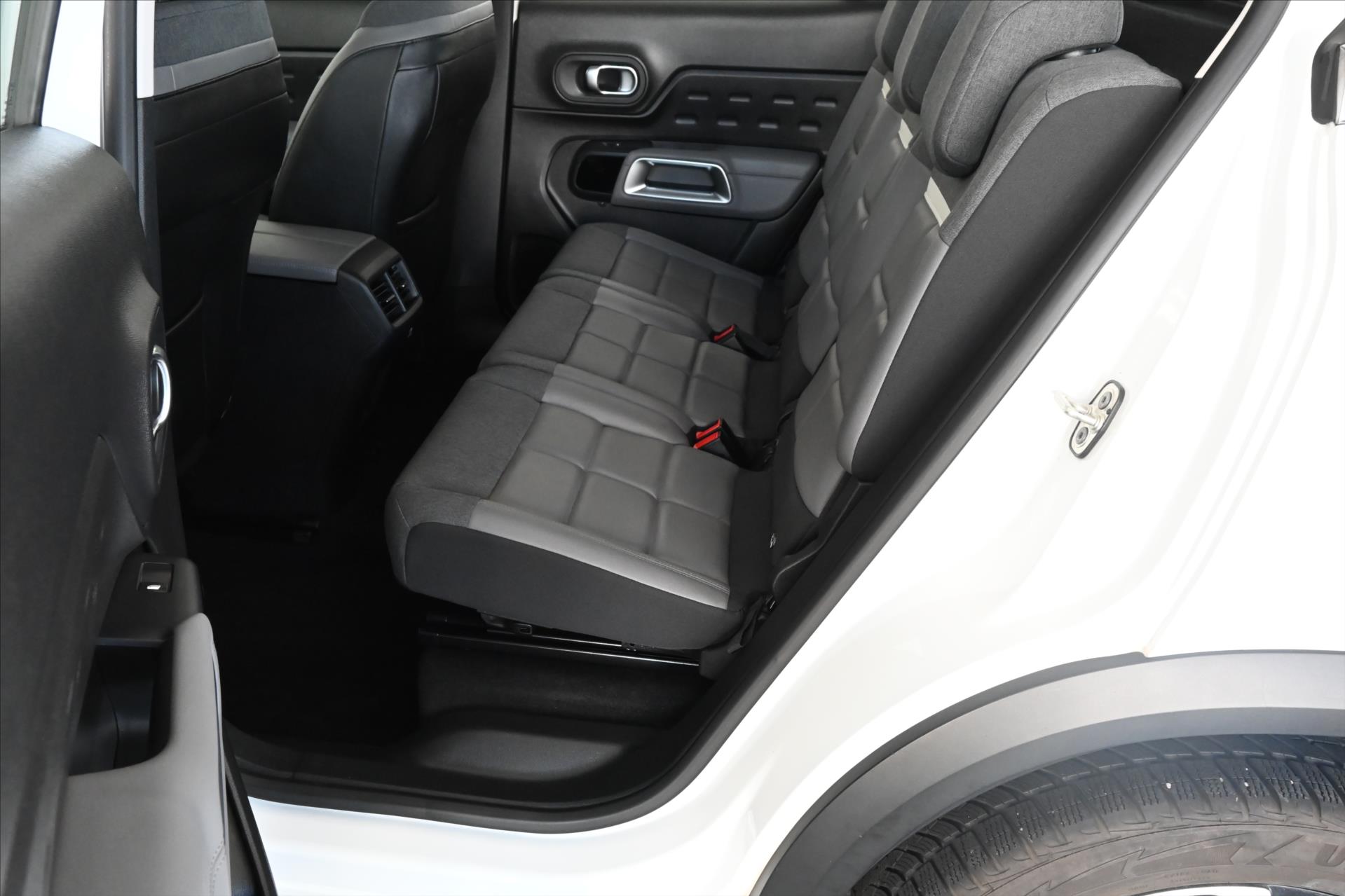 Hlavní fotografie vozu Citroën C5 Aircross 1,5 BlueHDi 96 kW S&S Business Záruka až 5 let (11)