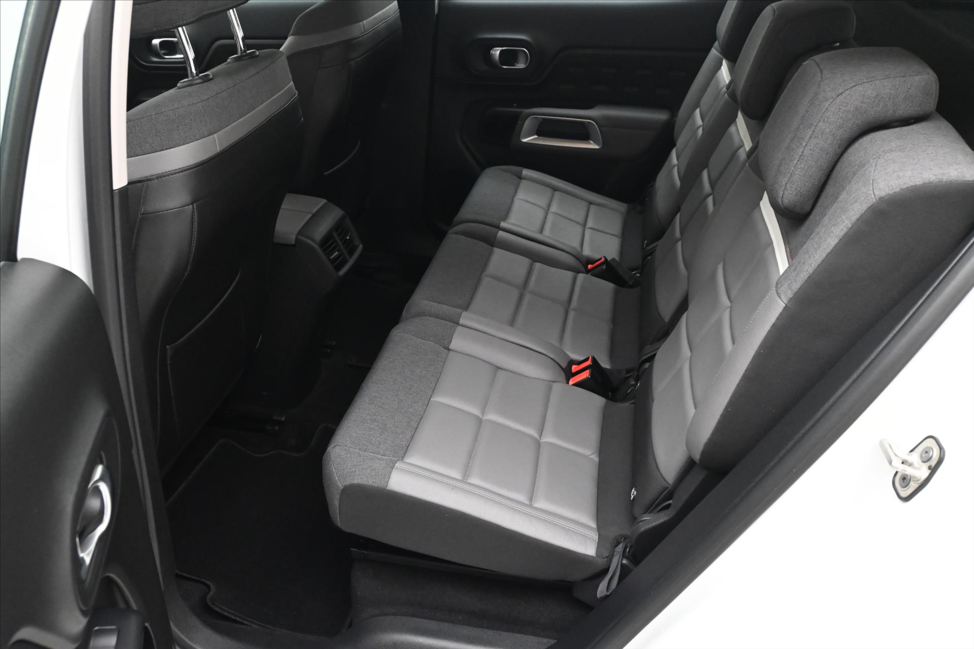 Hlavní fotografie vozu Citroën C5 Aircross 1,5 BlueHDi 96 kW S&S Business Záruka až 5 let (14)
