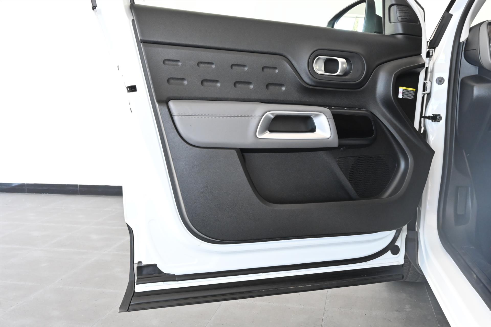 Hlavní fotografie vozu Citroën C5 Aircross 1,5 BlueHDi 96 kW S&S Business Záruka až 5 let (26)