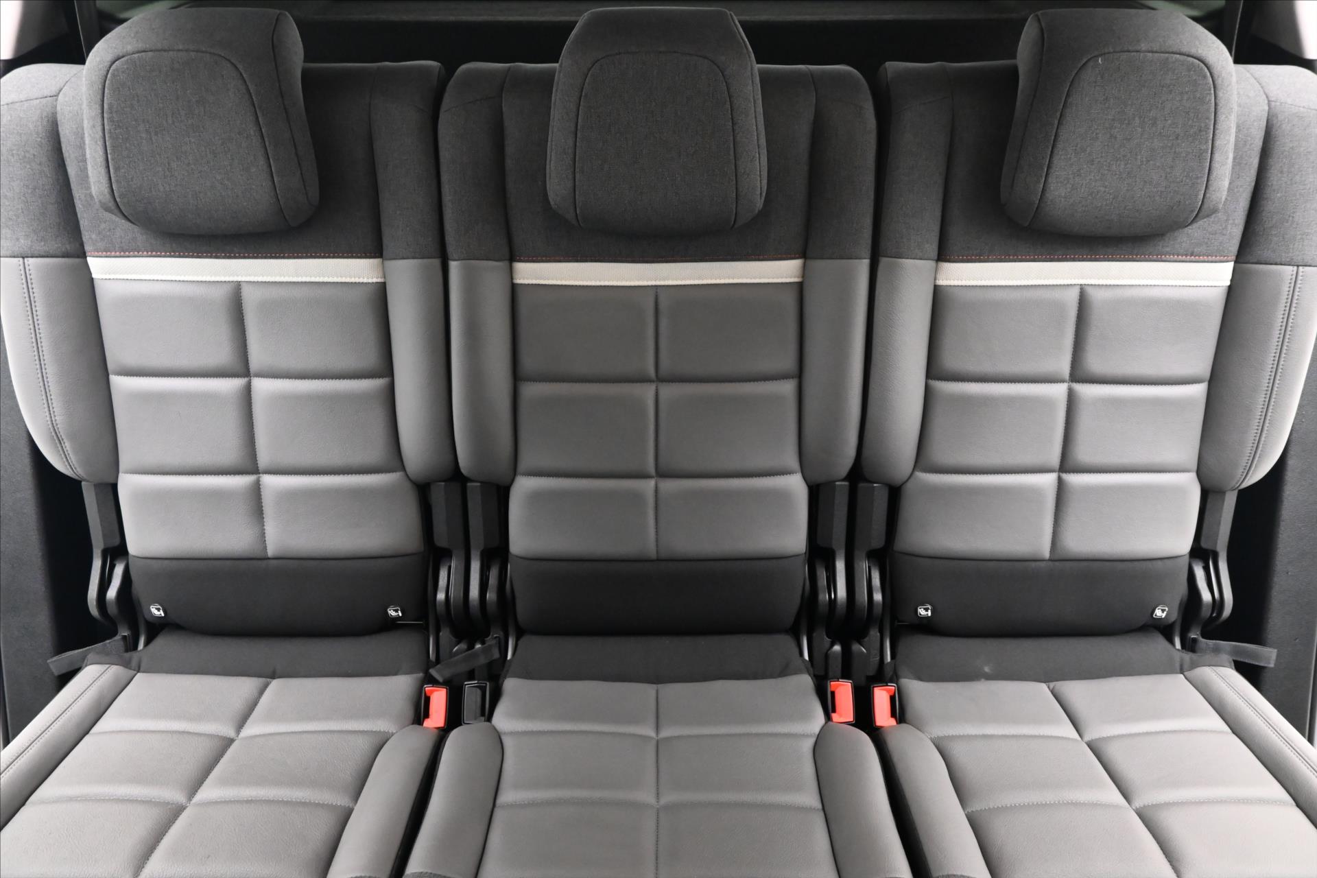 Hlavní fotografie vozu Citroën C5 Aircross 1,5 BlueHDi 96 kW S&S Business Záruka až 5 let (26)