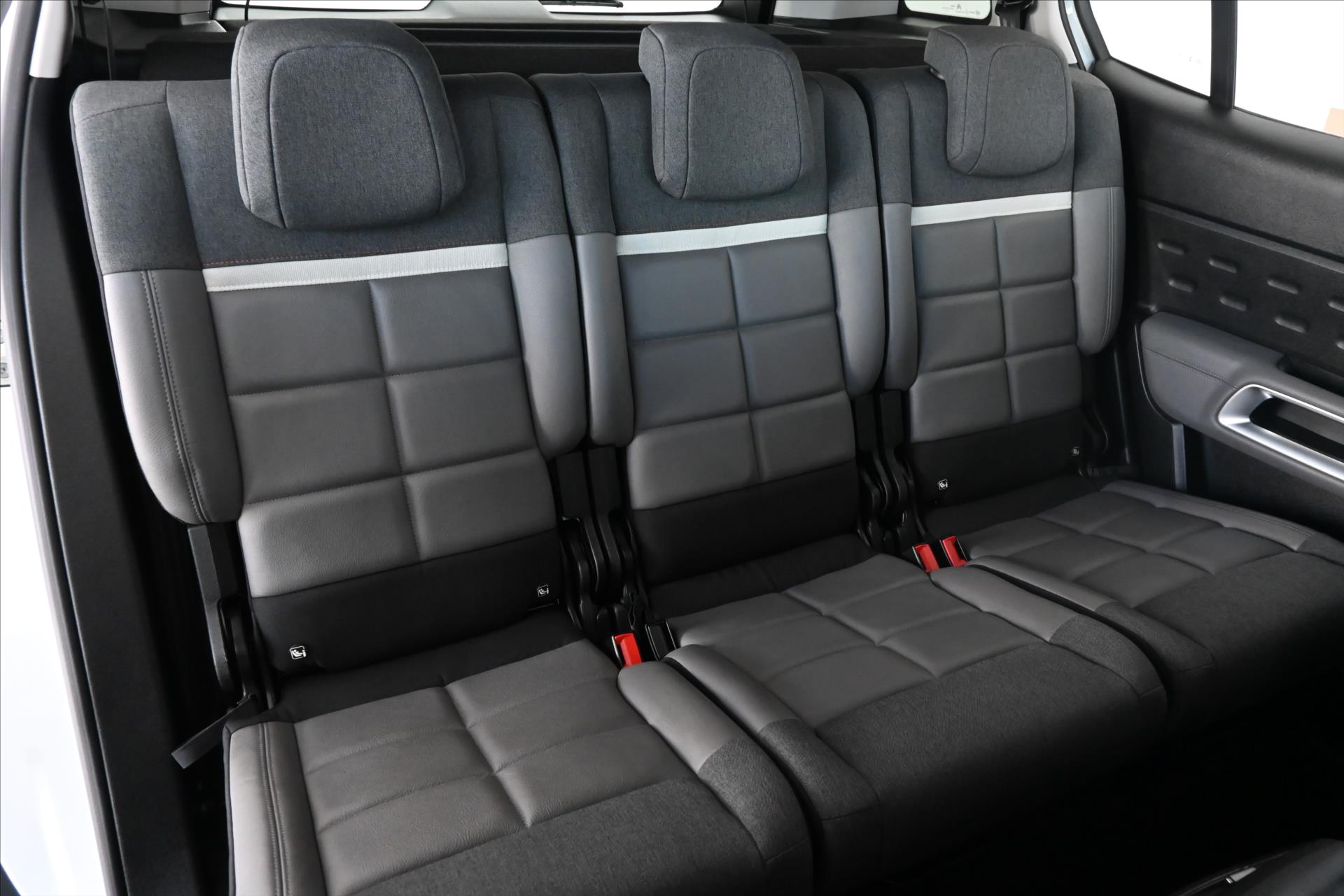 Hlavní fotografie vozu Citroën C5 Aircross 1,5 BlueHDi 96 kW S&S Business Záruka až 5 let (29)